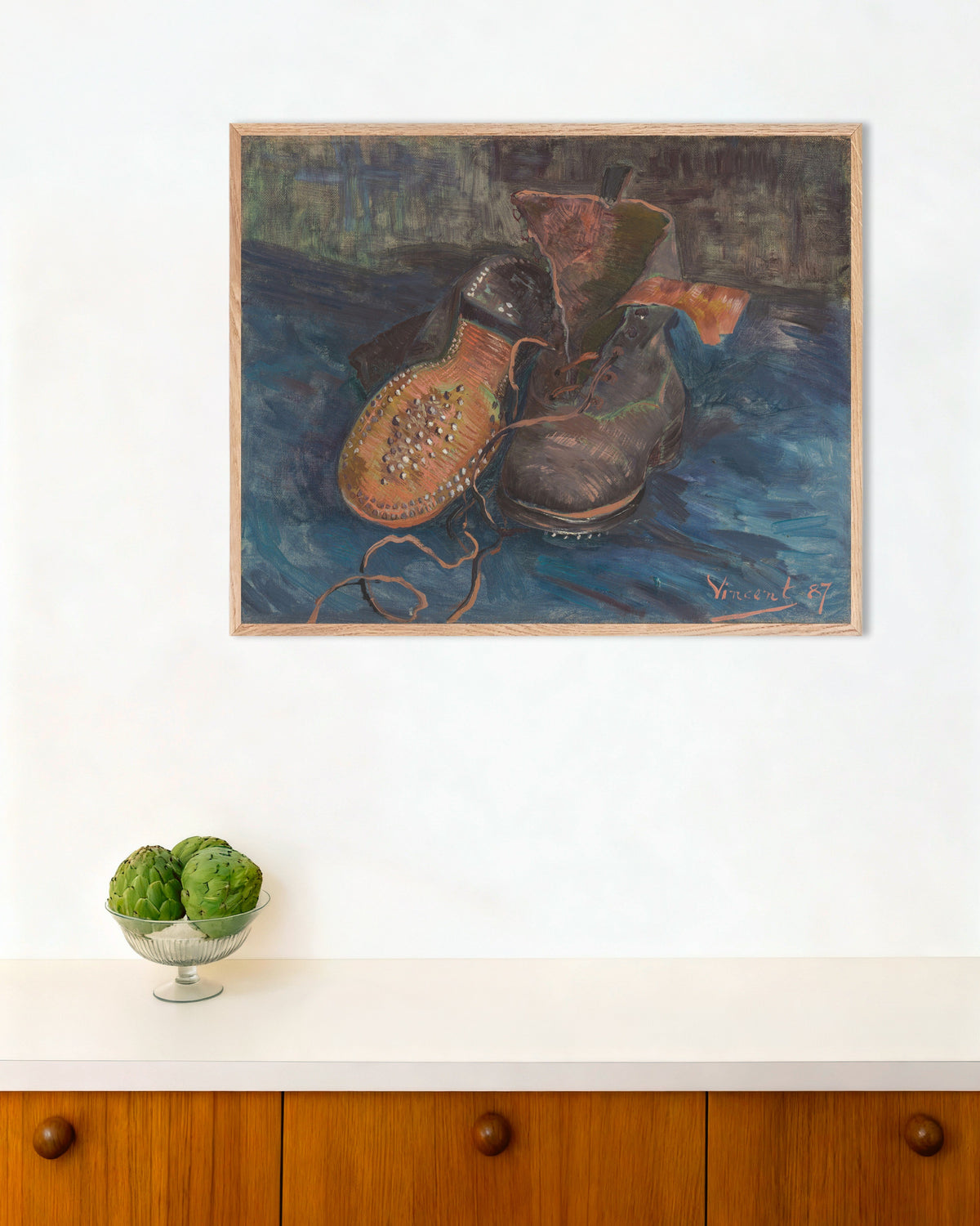 Poster av Et par støvler (1887) av Vincent van Gogh, med ramme i naturtre