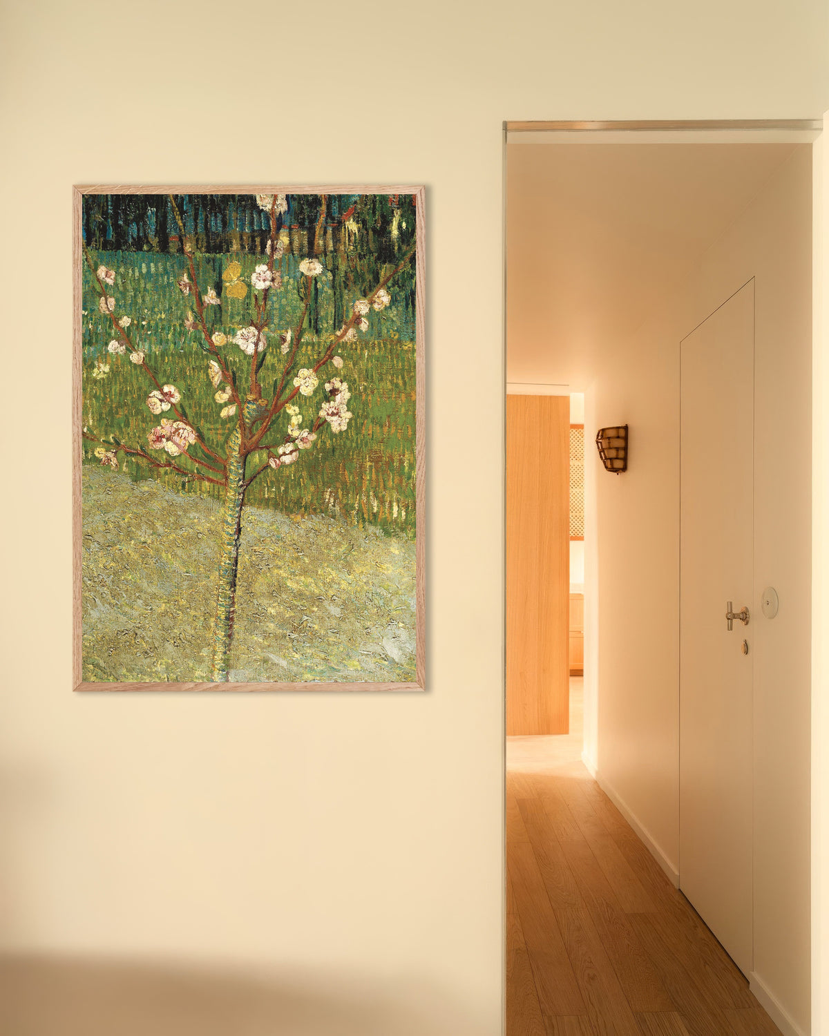 Poster av Mandeltreet i blomst (1888) av Vincent van Gogh, med ramme i naturtre