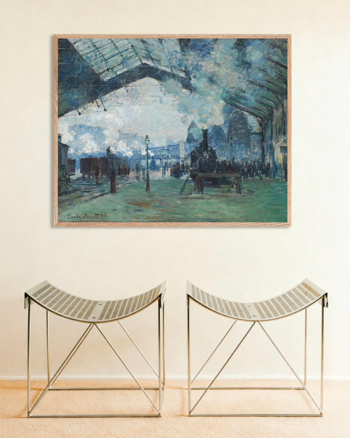 Plakat Toget fra Normandie ankommer, Gare Saint-Lazare (1877) av Claude Monet med ramme i naturtre