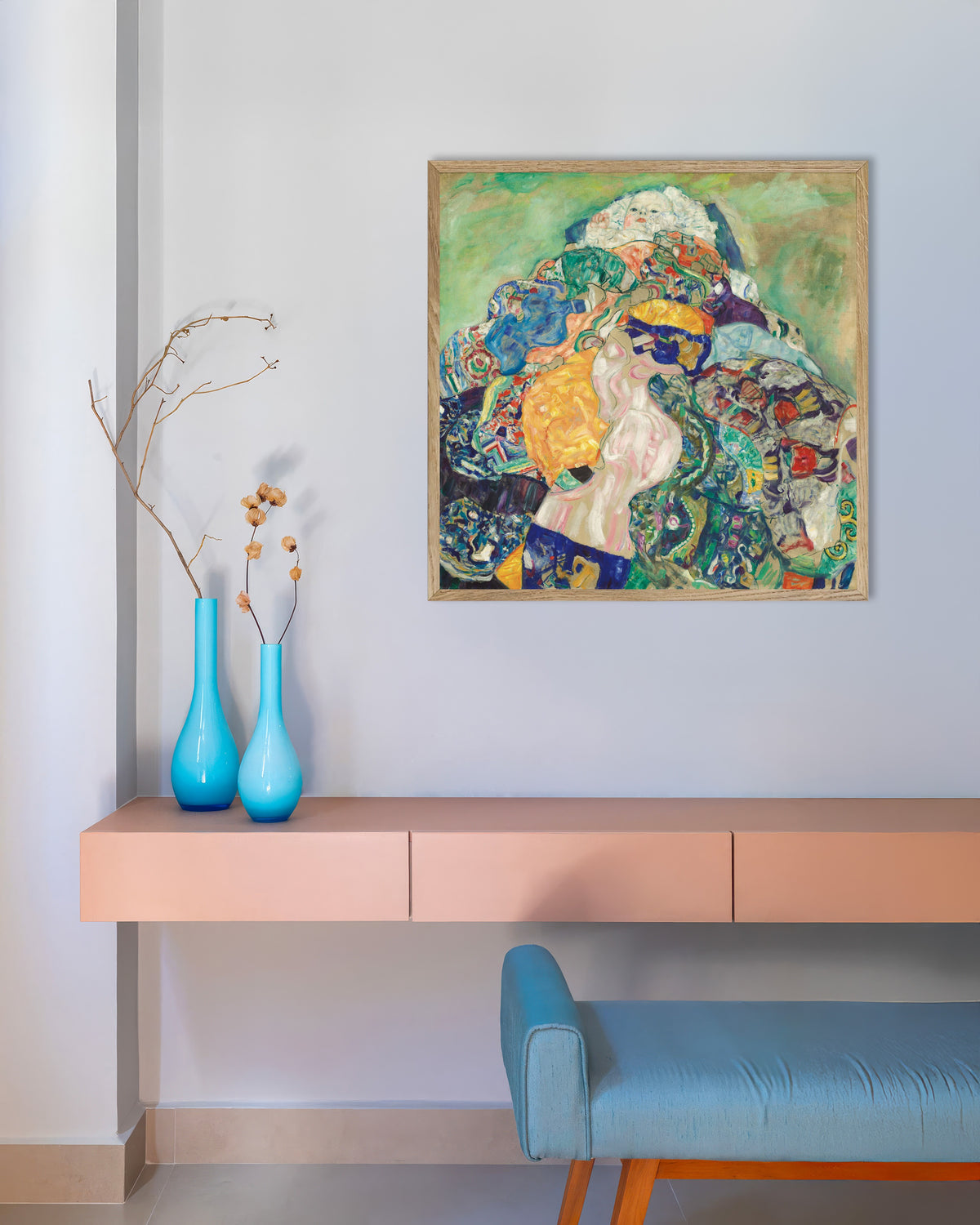 Plakat Baby (Vugge) (1917–1918) av Gustav Klimt med ramme i naturtre