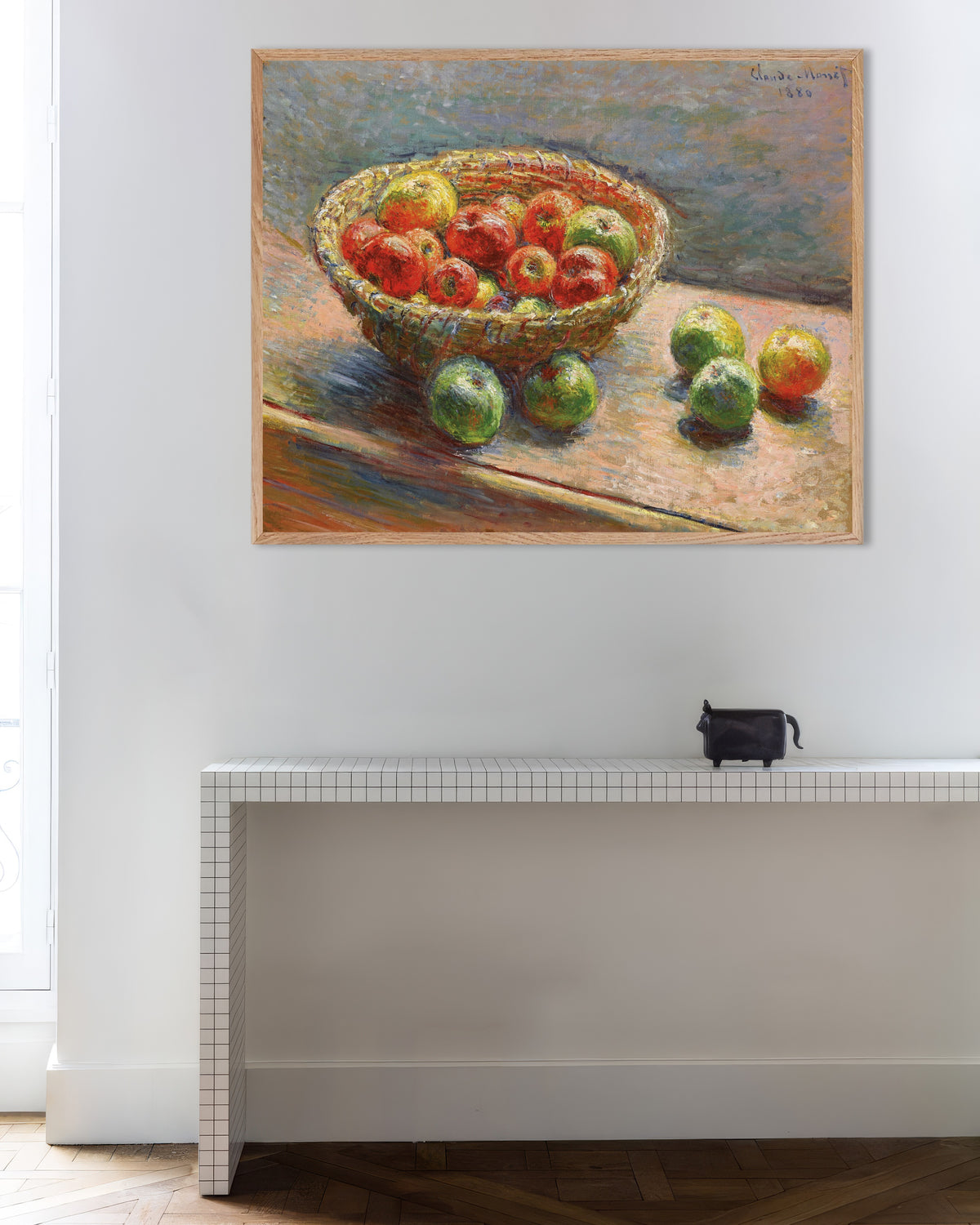 Plakat Kurven med epler (1880) av Claude Monet med ramme i naturtre
