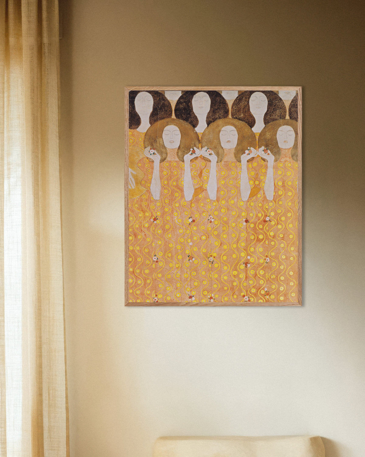 Plakat Paradisets englekor, Beethovenfrisen (1902) av Gustav Klimt med ramme i naturtre