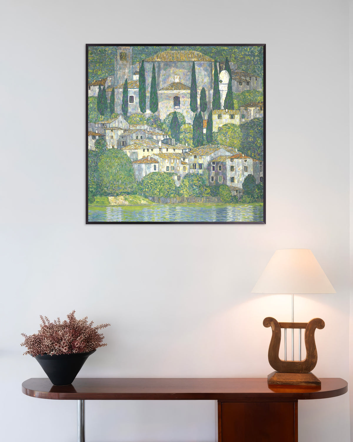 Plakat Kirke i Cassone (Landskap med sypresser) (1913) av Gustav Klimt med metallramme