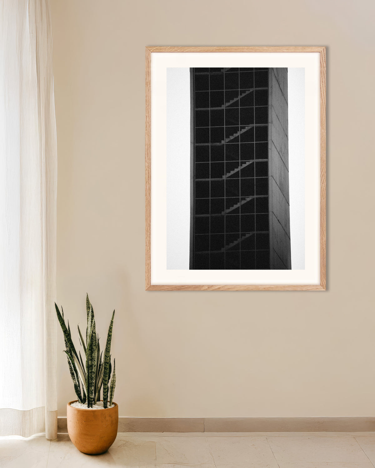 Plakat «Tårn med glasstrapp» med ramme i naturtre