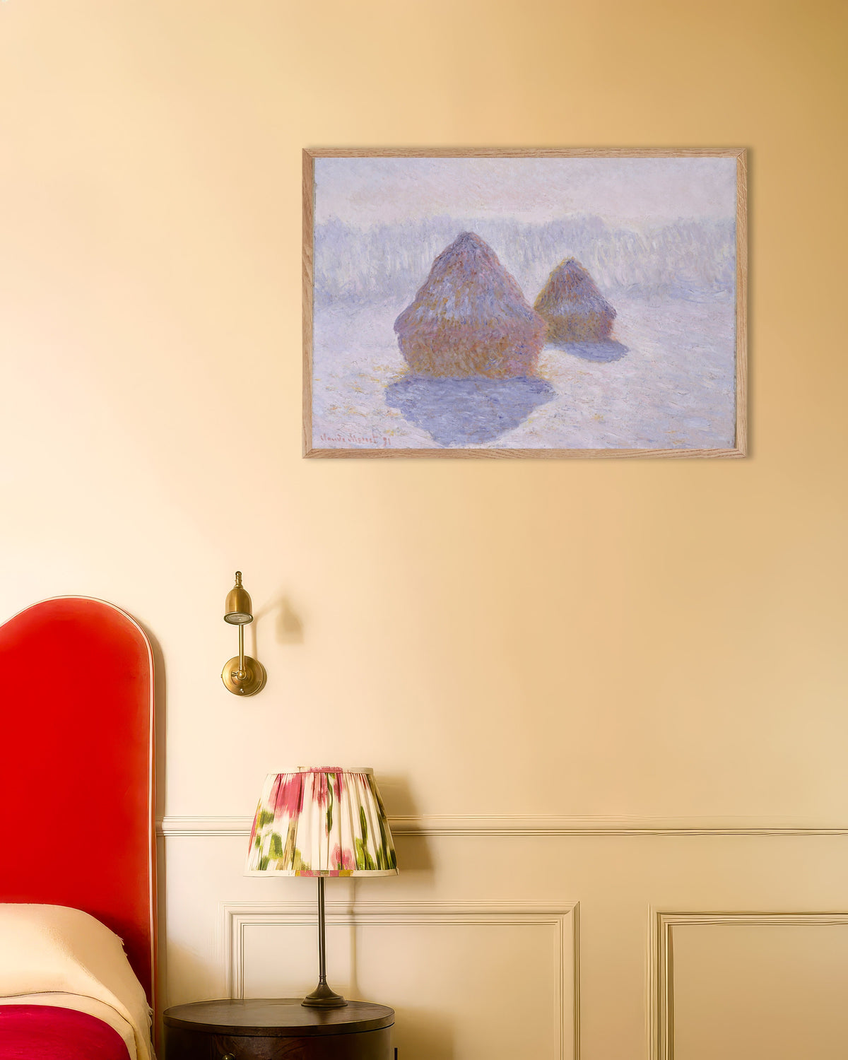 Plakat Kornstakker, snø og sol (1891) av Claude Monet med ramme i naturtre