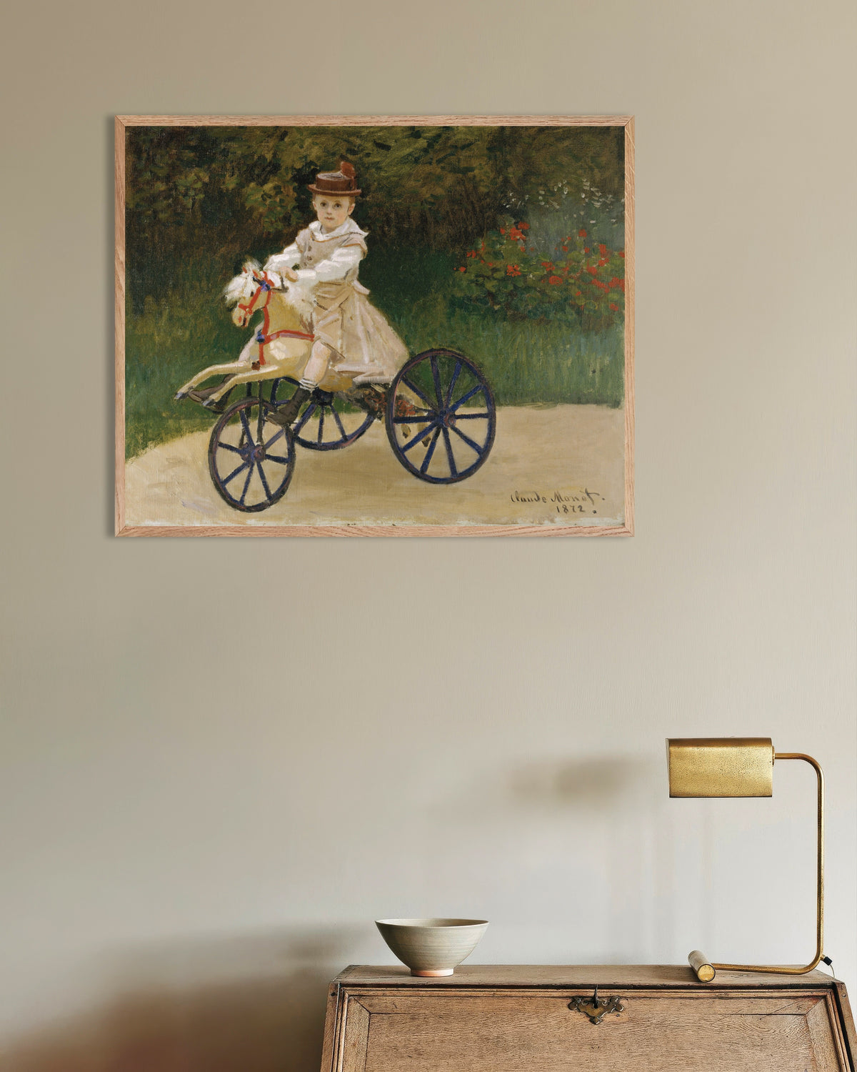 Plakat Jean Monet på kjepphesten sin (1872) av Claude Monet med ramme i naturtre