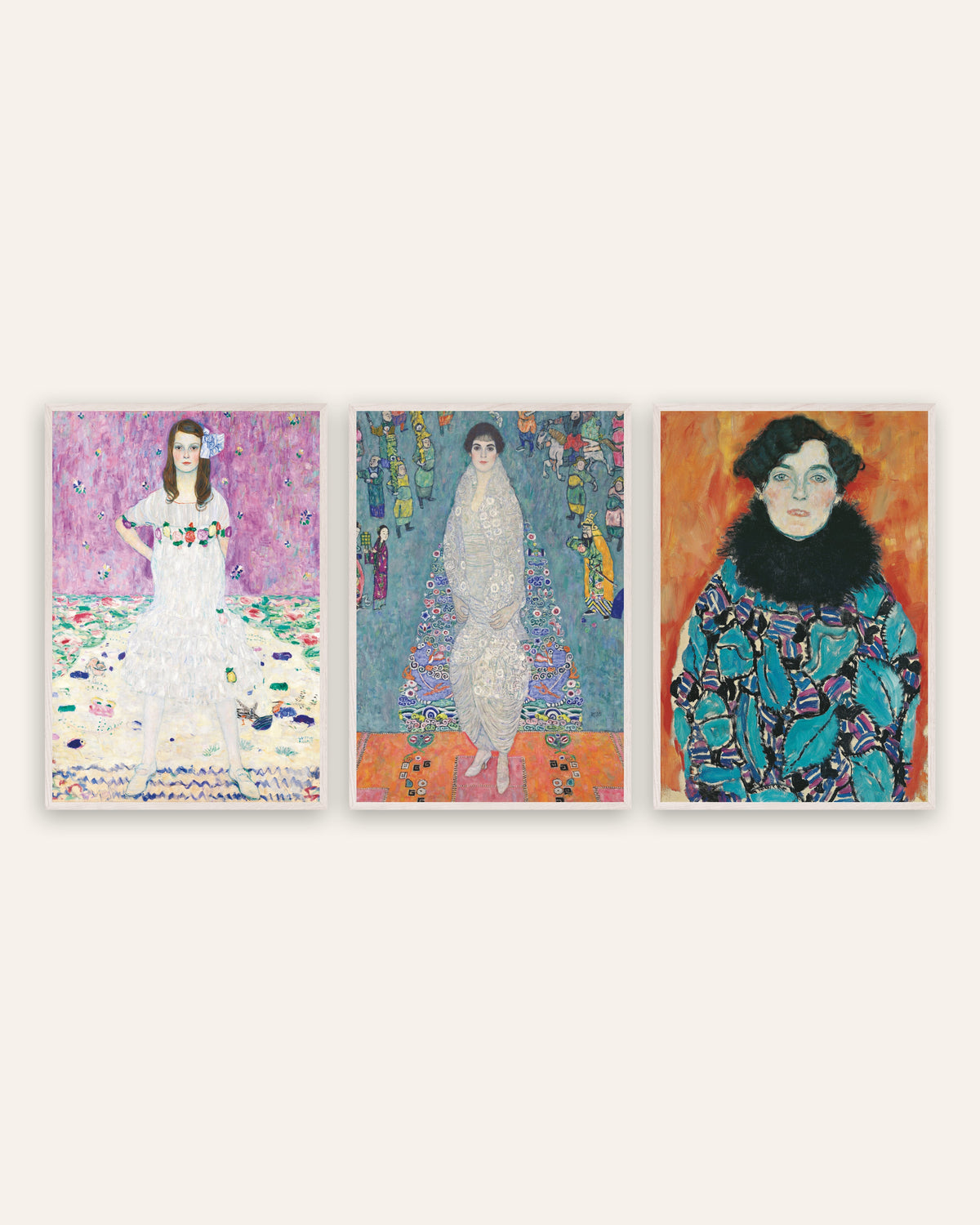 Klimt-postere, sett med 3 portretter: Mäda Primavesi, Elisabeth Lederer og Johanna Staude, i hvite eikerammer