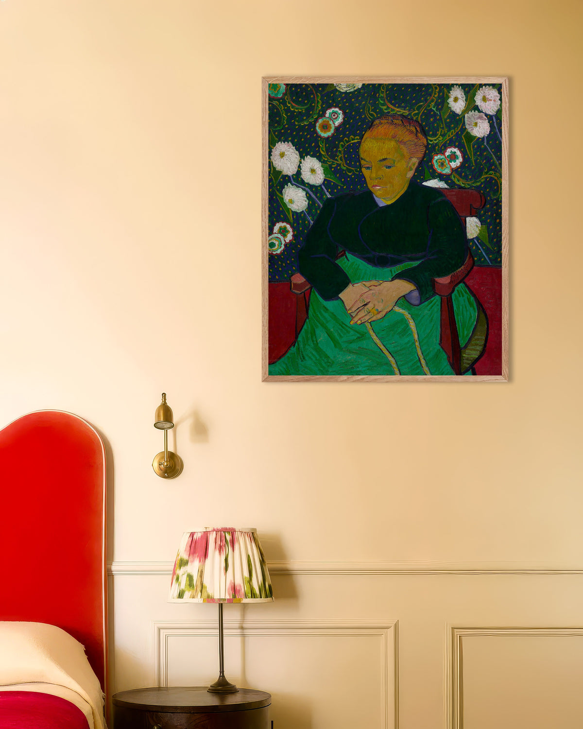 Poster av La Berceuse, Madame Roulin vugger vuggen (1889) av Vincent van Gogh, med ramme i naturtre