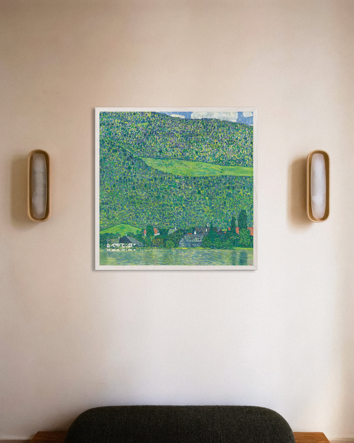 Poster av Litzlberg ved Attersee (1914–1915) av Gustav Klimt, med hvit treramme