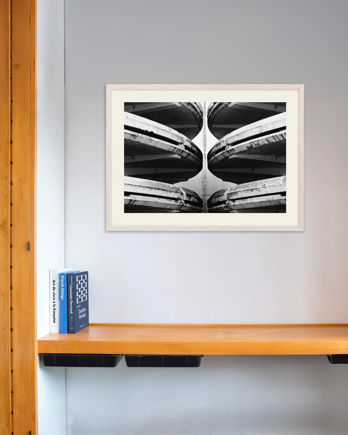 Plakat «Speilvendte parkeringsramper» med hvit treramme