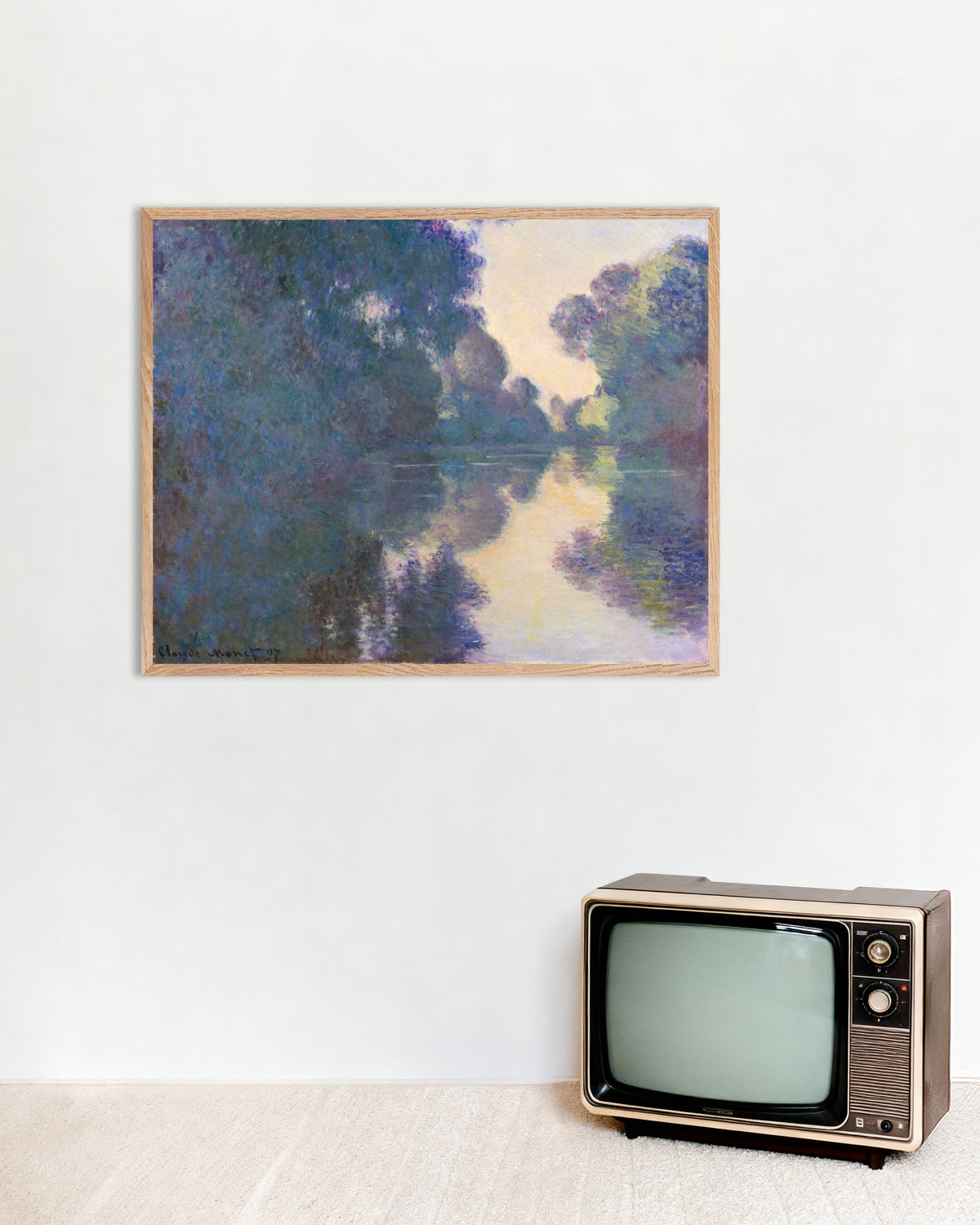 Plakat Morgen på Seinen nær Giverny (1897) av Claude Monet med ramme i naturtre