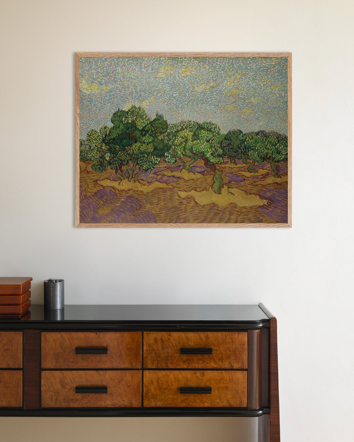 Poster av Oliventrær under en blek himmel (1889) av Vincent van Gogh, med ramme i naturlig tre