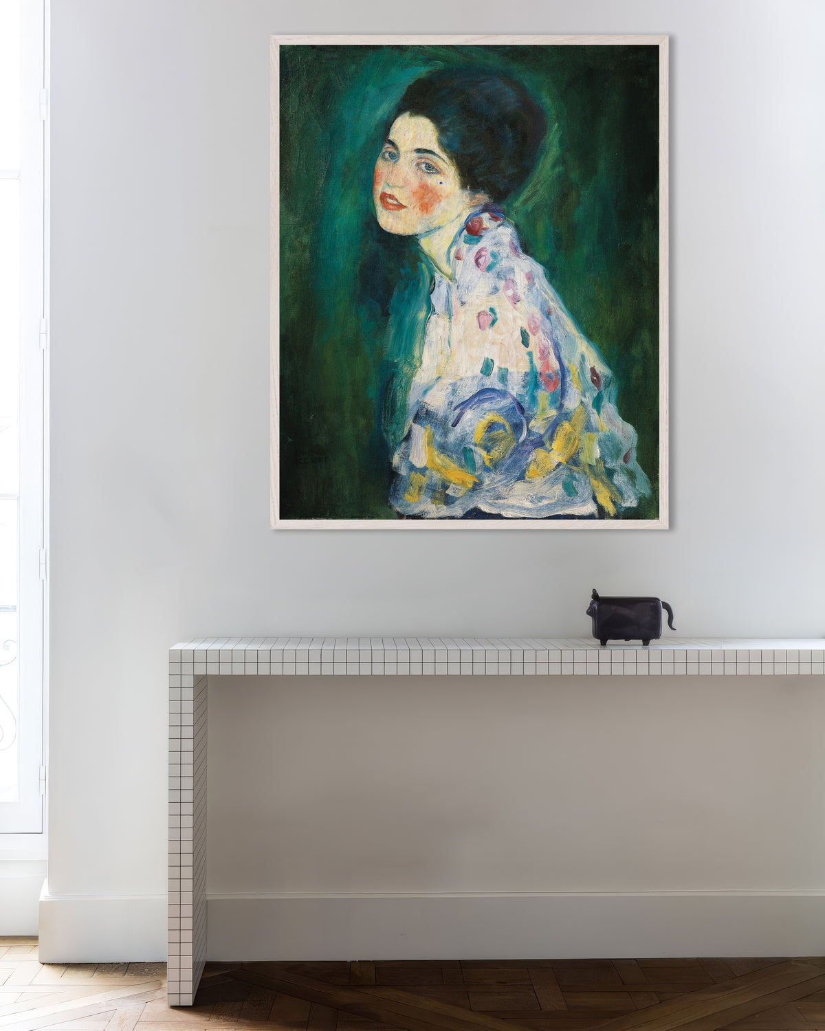 Plakat Portrett av en dame (1916–1917) av Gustav Klimt med hvit treramme