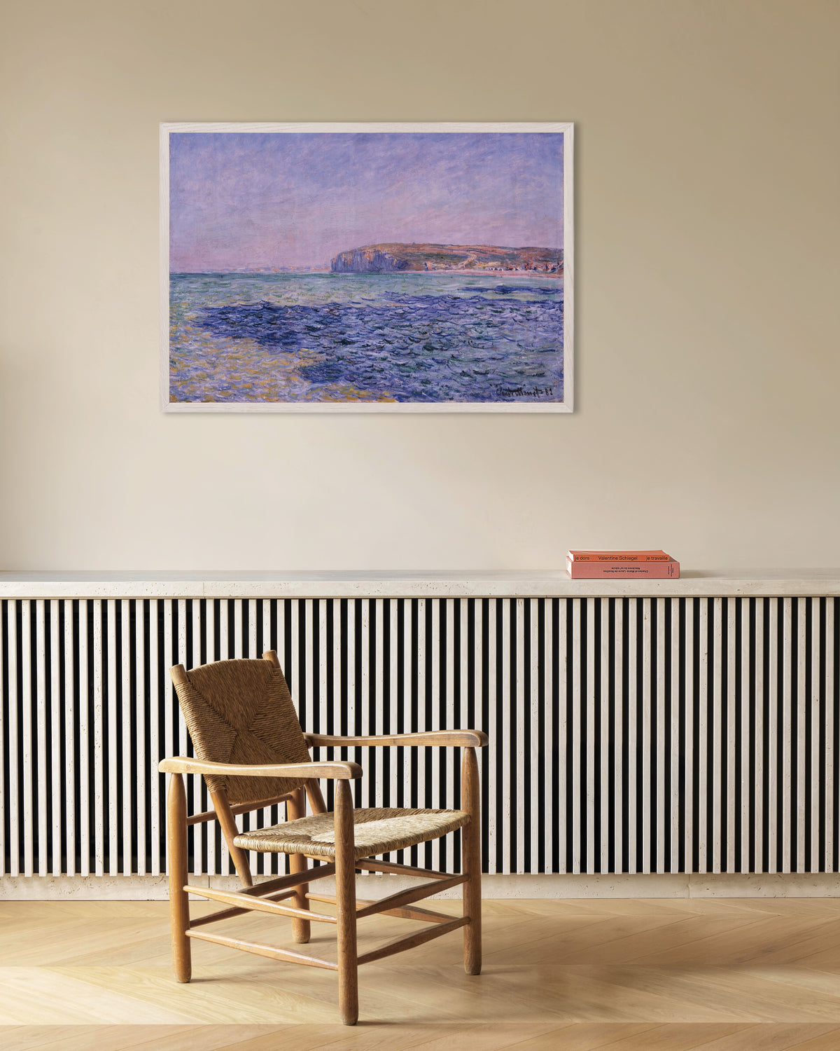 Plakat Skygger på havet, klippene ved Pourville (1882) av Claude Monet med hvit treramme