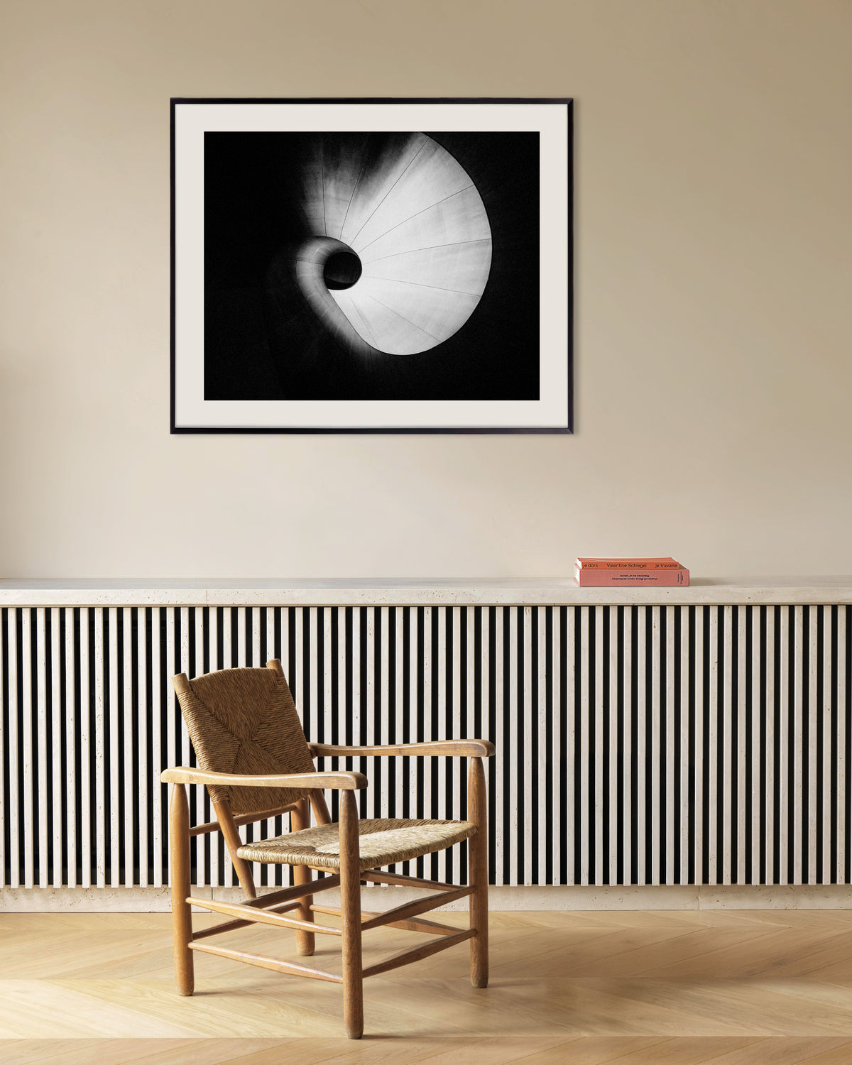 Plakat «Spiraltrapp sett nedenfra» med metallramme