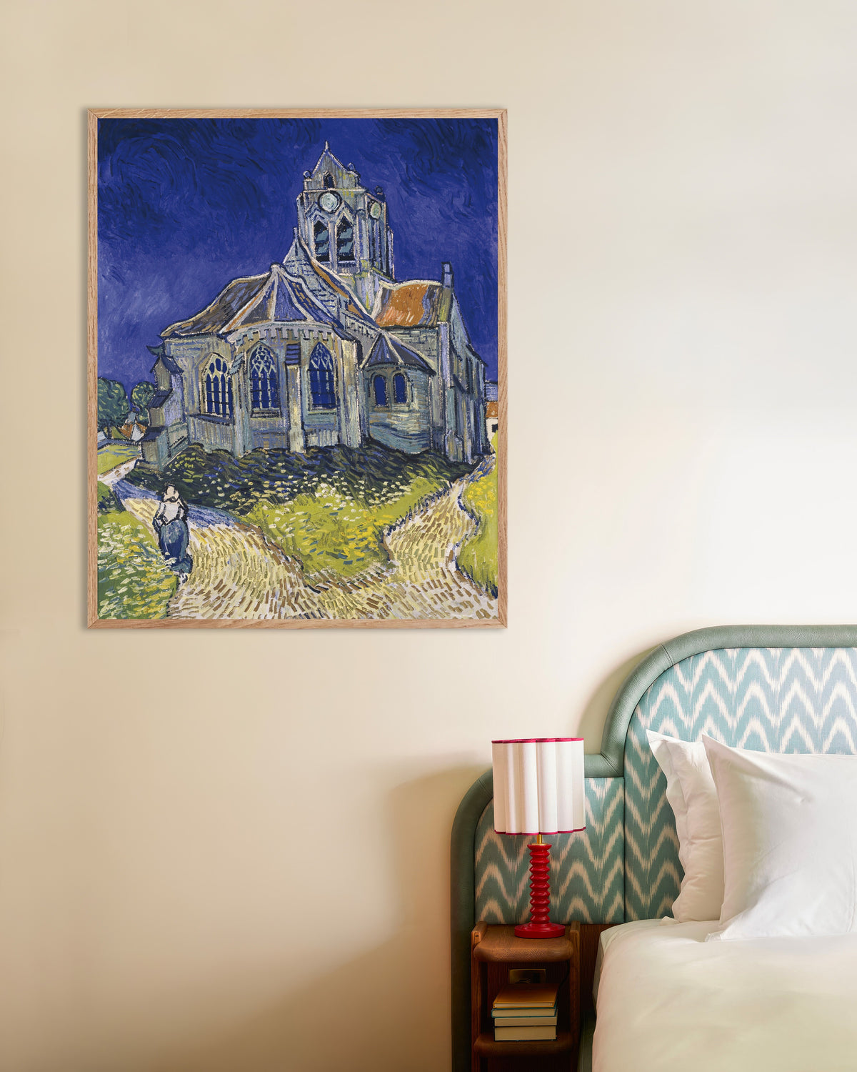 Poster av Kirken i Auvers-sur-Oise (1890) av Vincent van Gogh, med ramme av lyst tre