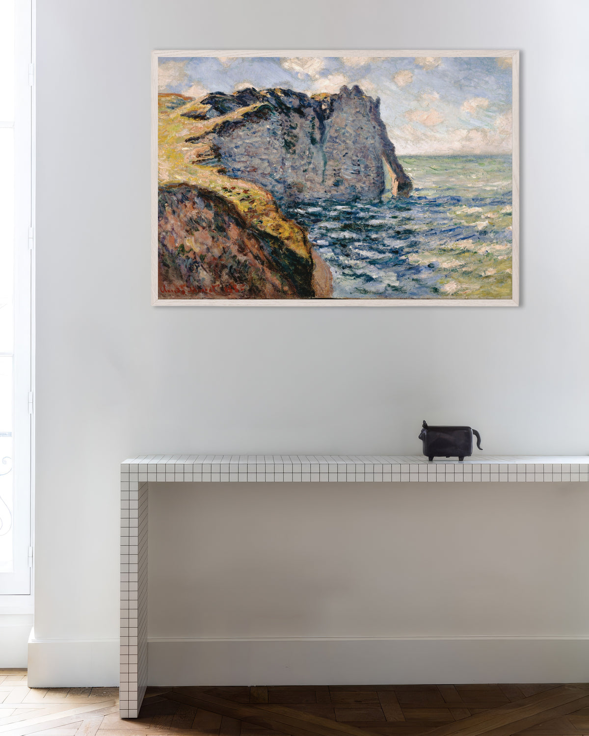 Plakat Falaise d'Aval, Étretat (1885) av Claude Monet med hvit treramme