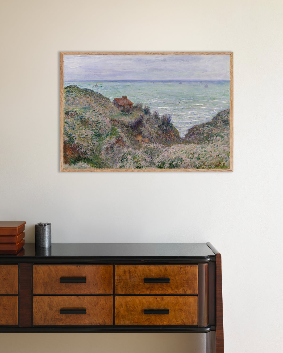 Plakat Tollbetjentens hytte (1882) av Claude Monet med ramme i naturtre
