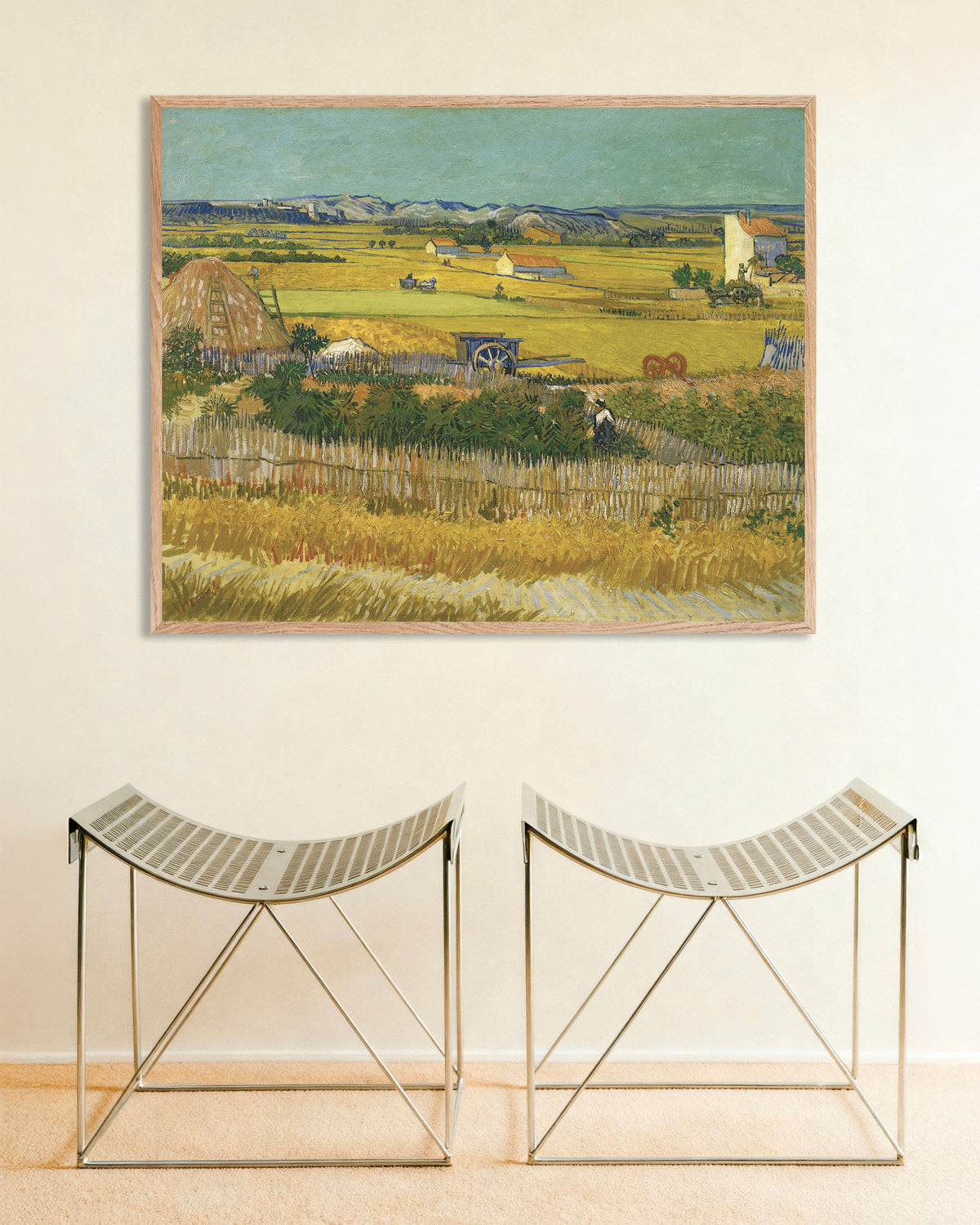 Poster av Innhøstingen (1888) av Vincent van Gogh, med ramme i naturtre
