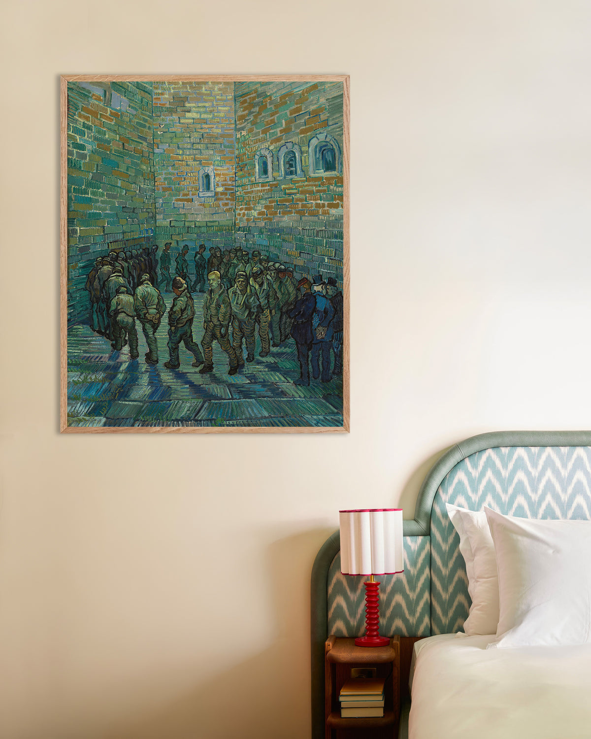 Poster av Fengselsgården, etter Doré (1890) av Vincent van Gogh, med ramme av naturtre