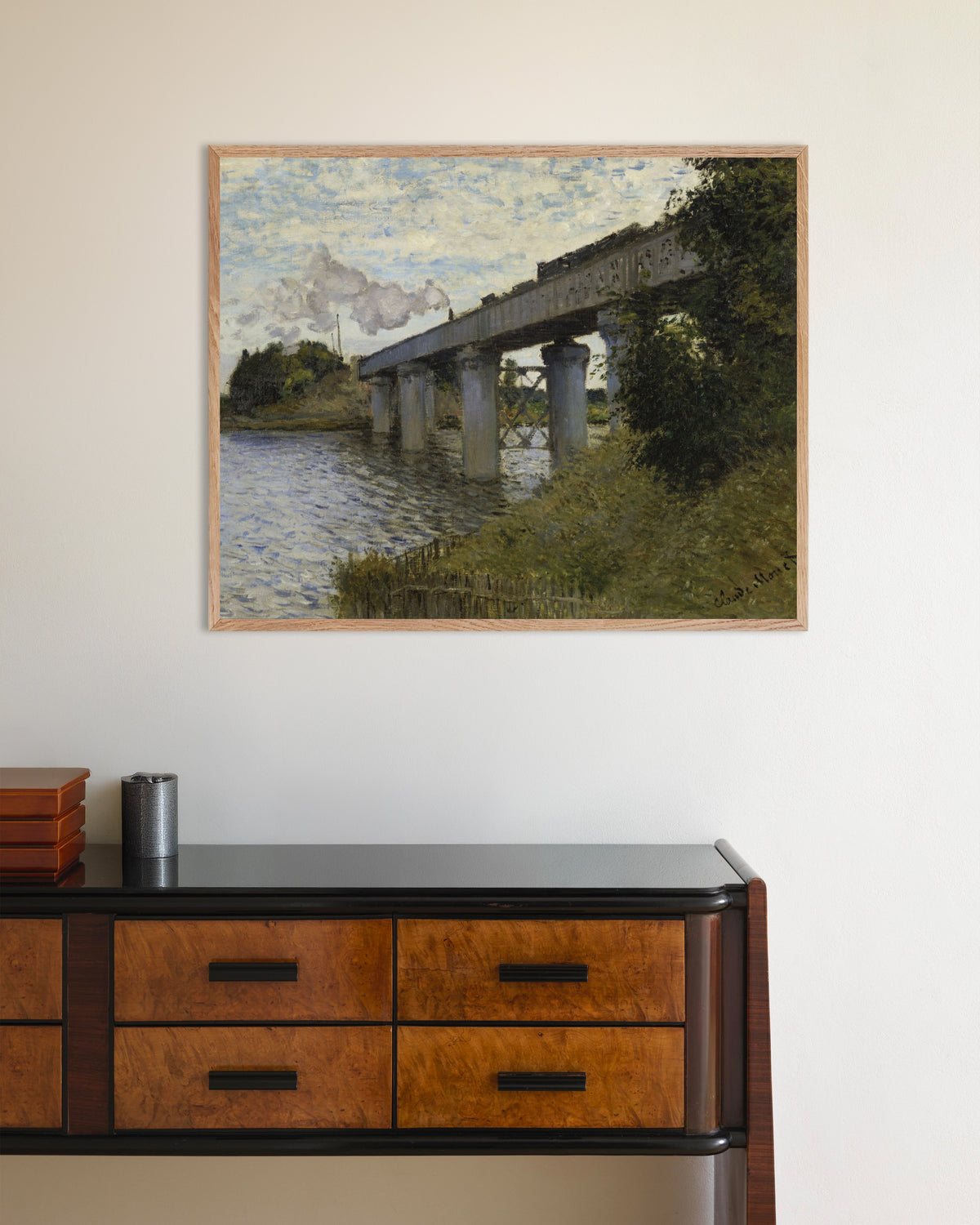 Plakat Jernbanebroen ved Argenteuil (1873–1874) av Claude Monet med ramme i naturtre