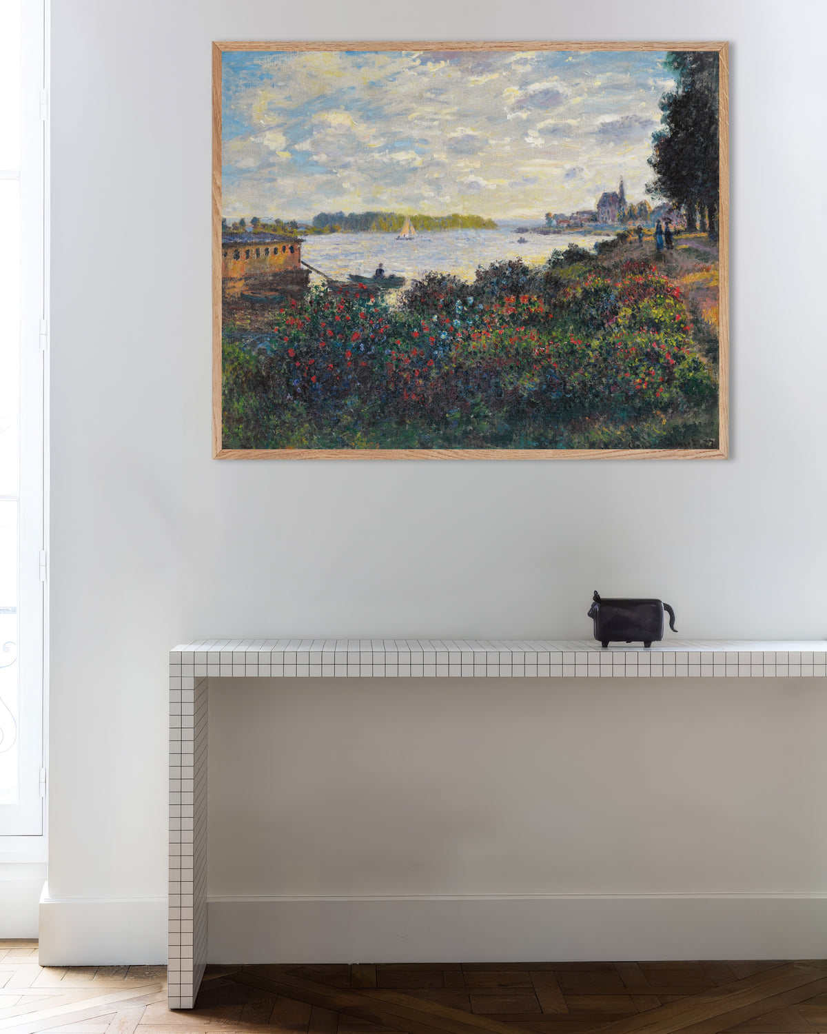 Plakat Seinen ved Argenteuil (1877) av Claude Monet med ramme i naturtre
