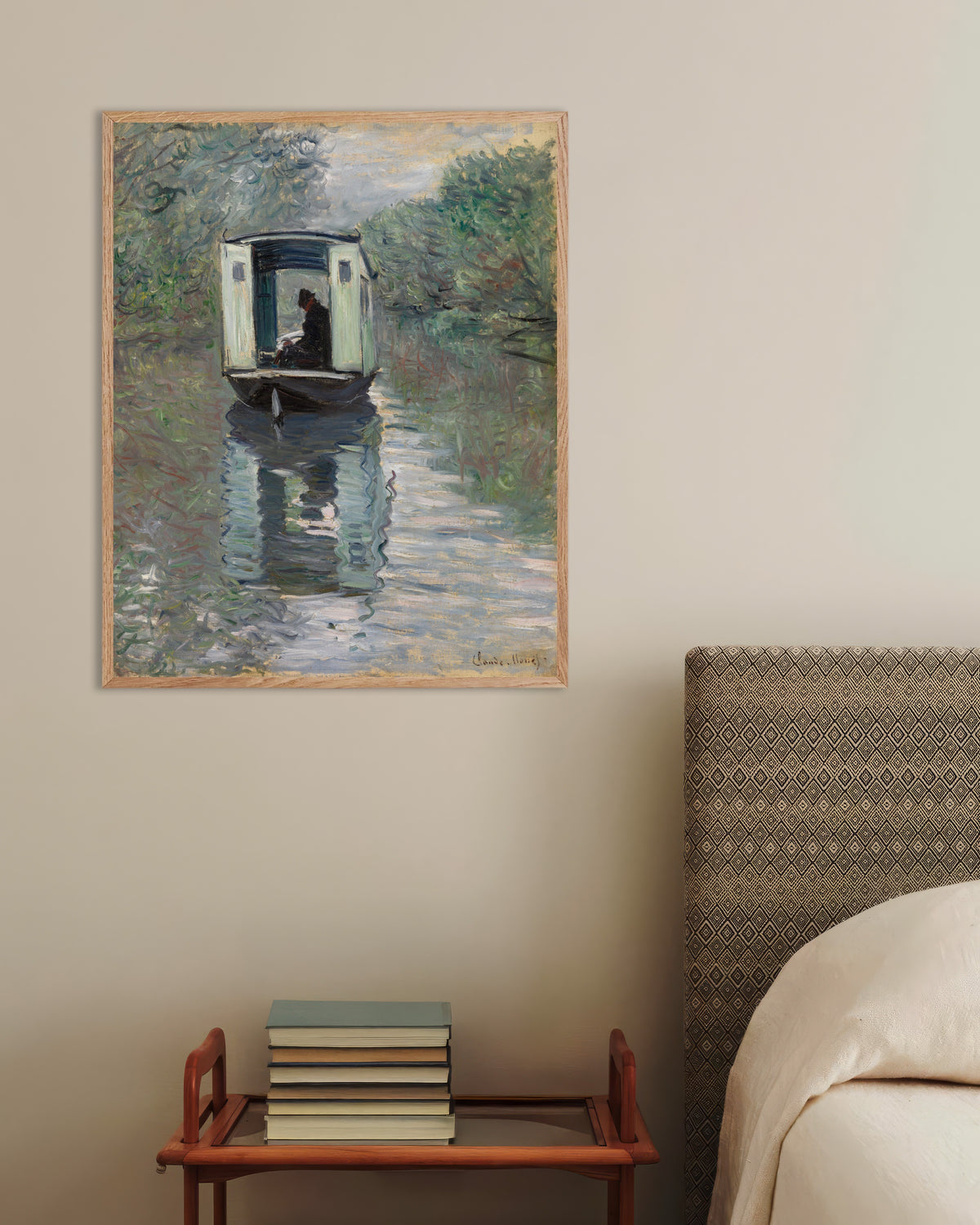 Plakat Atelierbåten (1876) av Claude Monet med ramme i naturtre