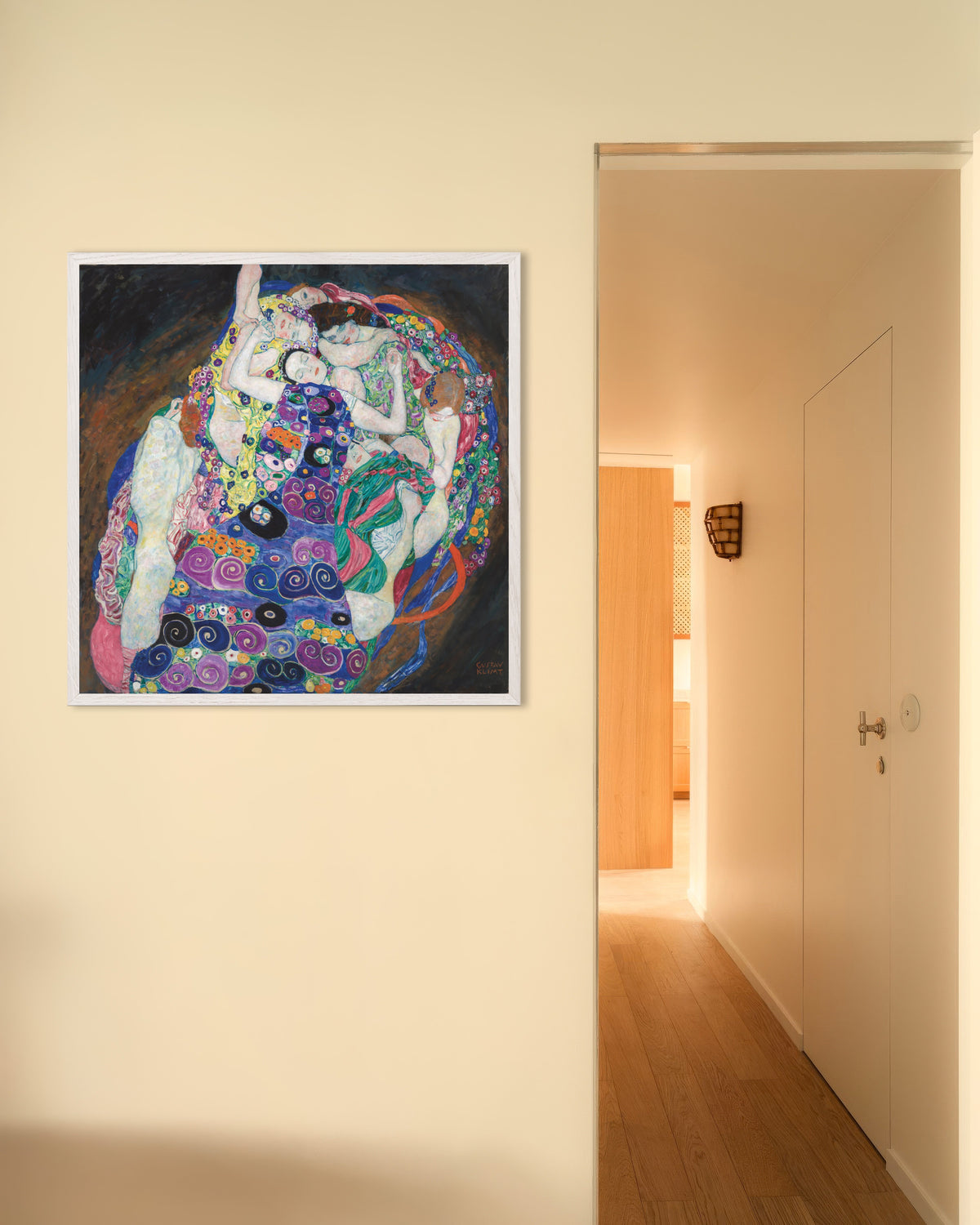 Plakat Jomfruen (1913) av Gustav Klimt med hvit treramme