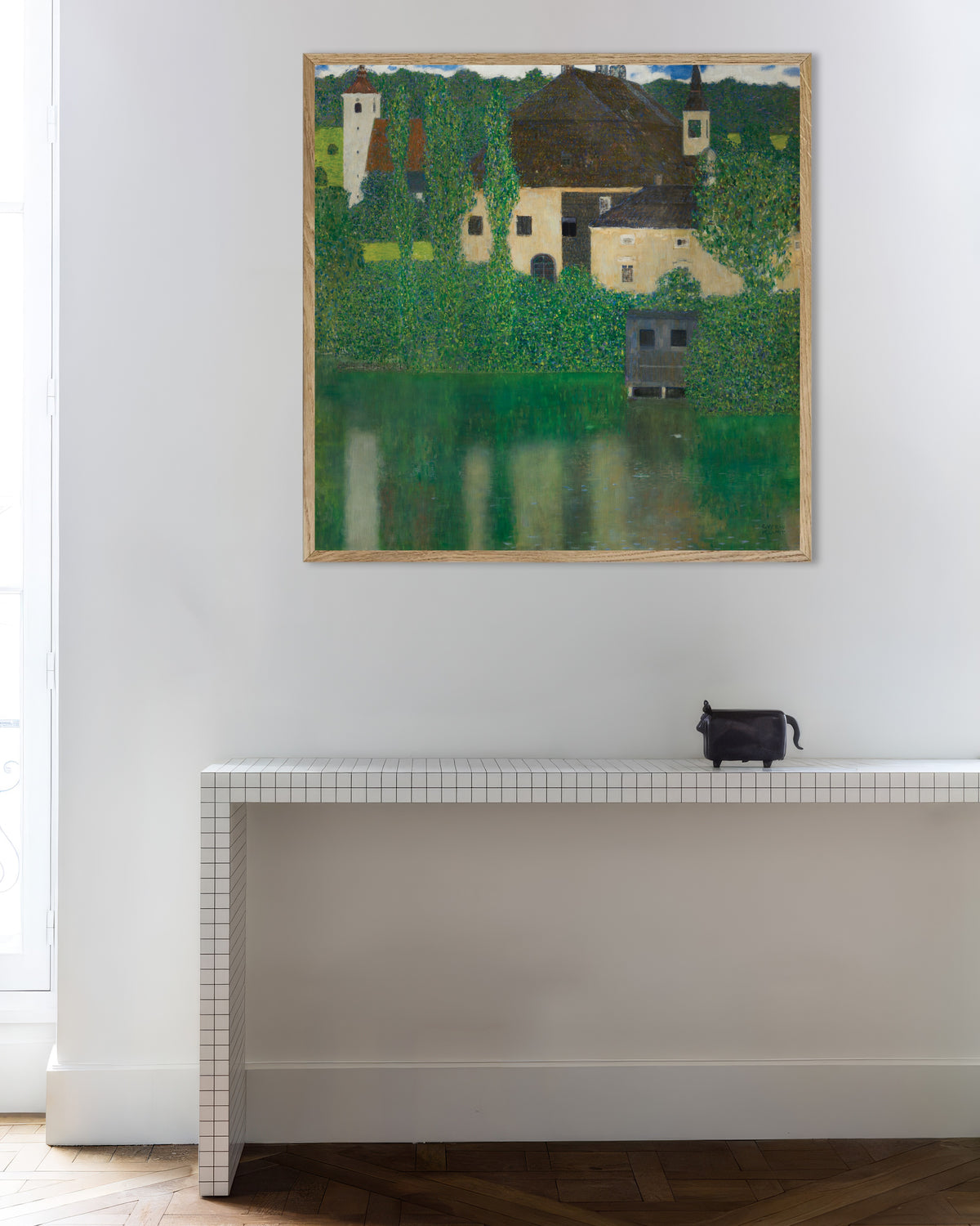 Poster av Vannslottet (1908–1909) av Gustav Klimt, med ramme i naturtre