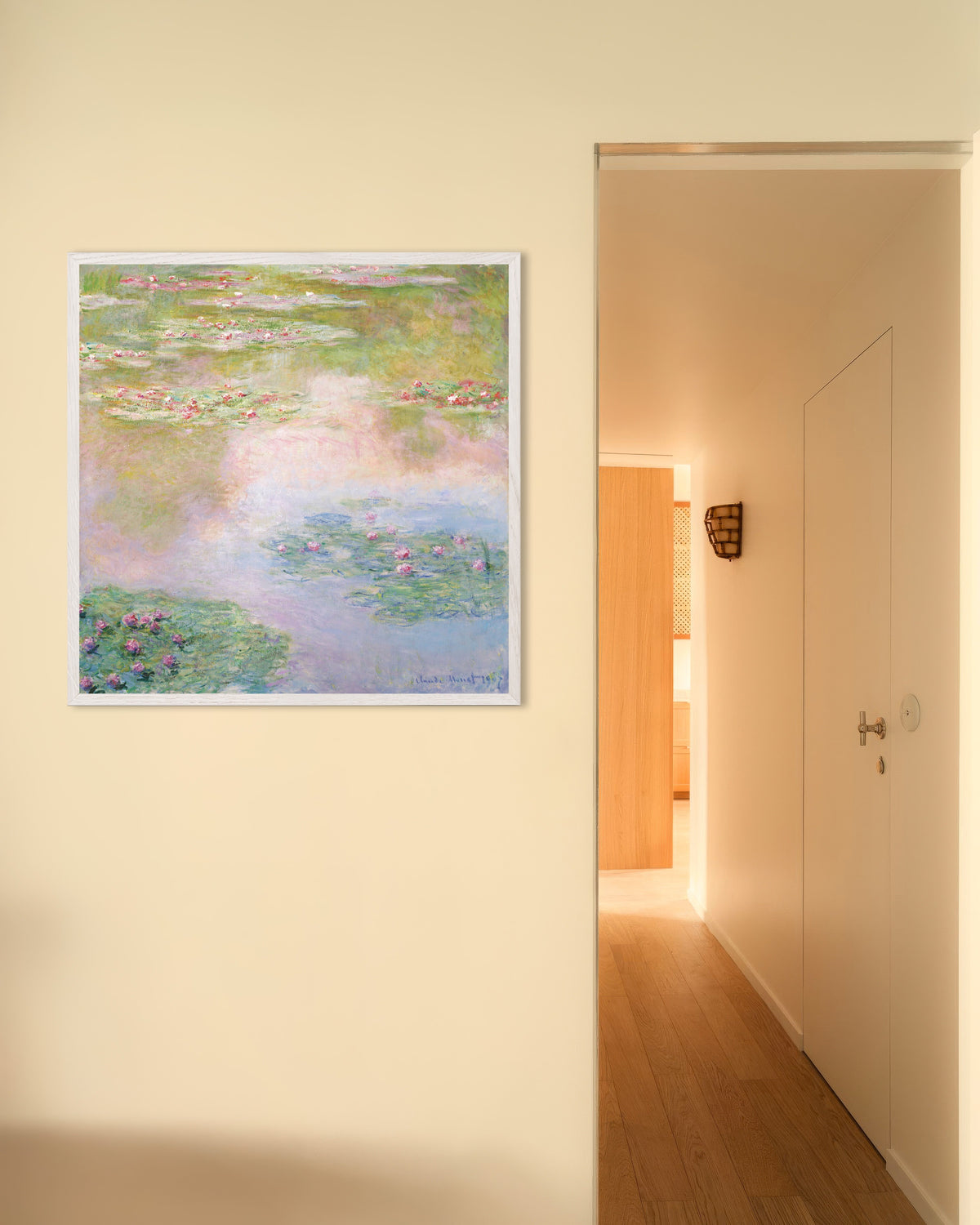 Plakat Vannliljer, rosa speilinger (1907) av Claude Monet med hvit treramme
