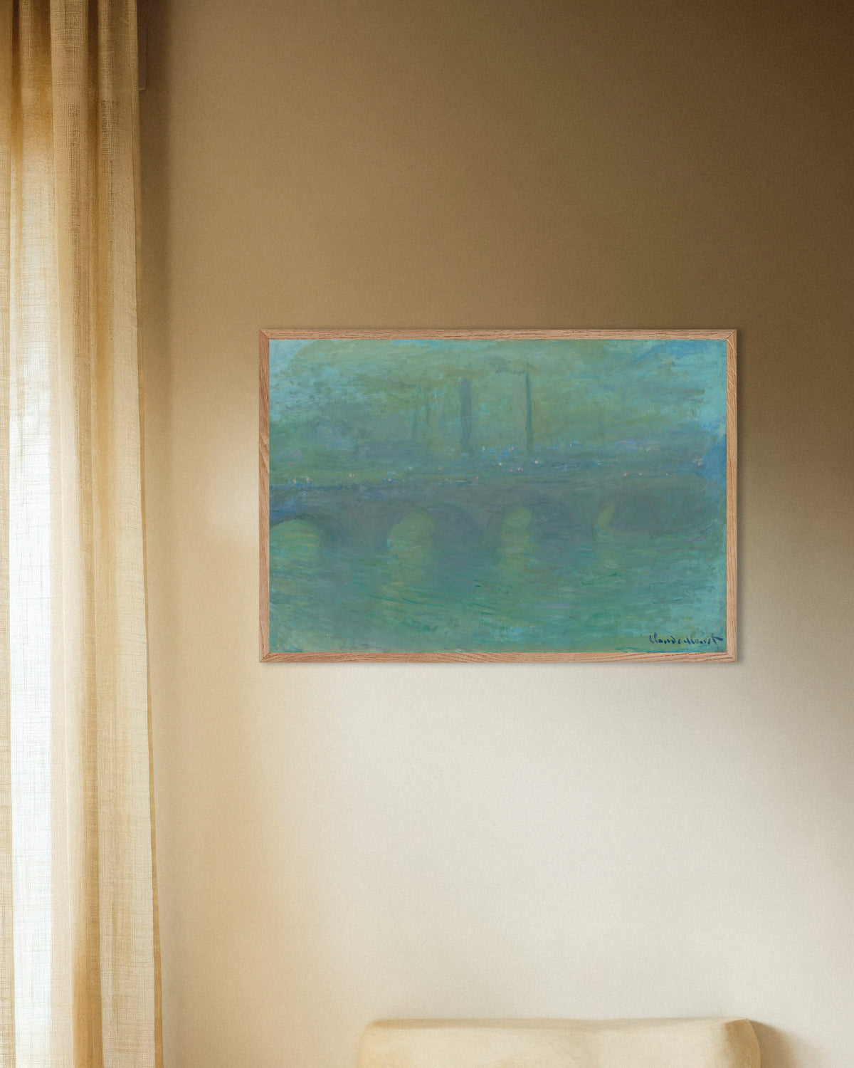 Plakat Waterloo Bridge, London, i skumringen (1904) av Claude Monet med ramme i naturtre