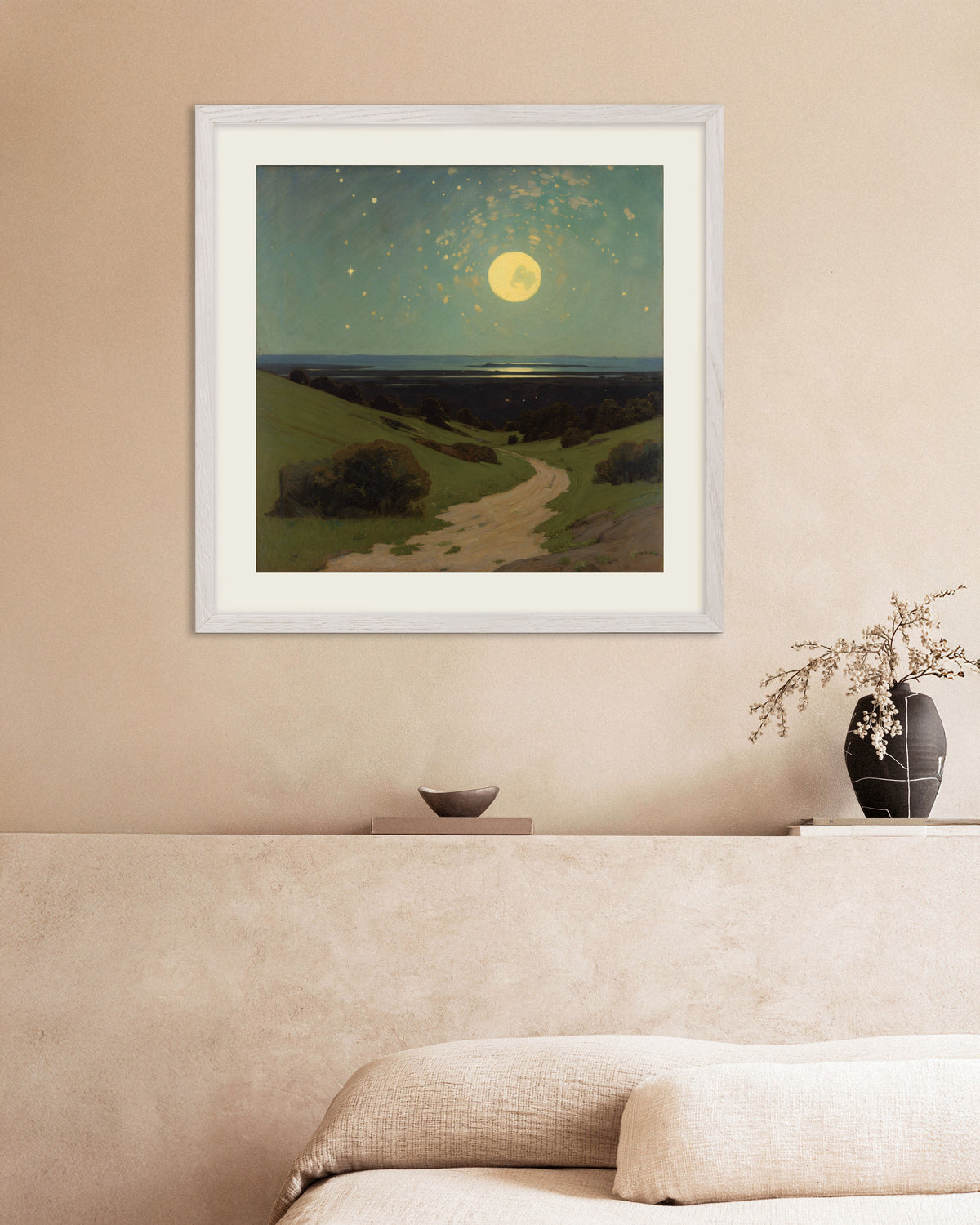 Poster Fullmåne over åsene i hvit eikeramme