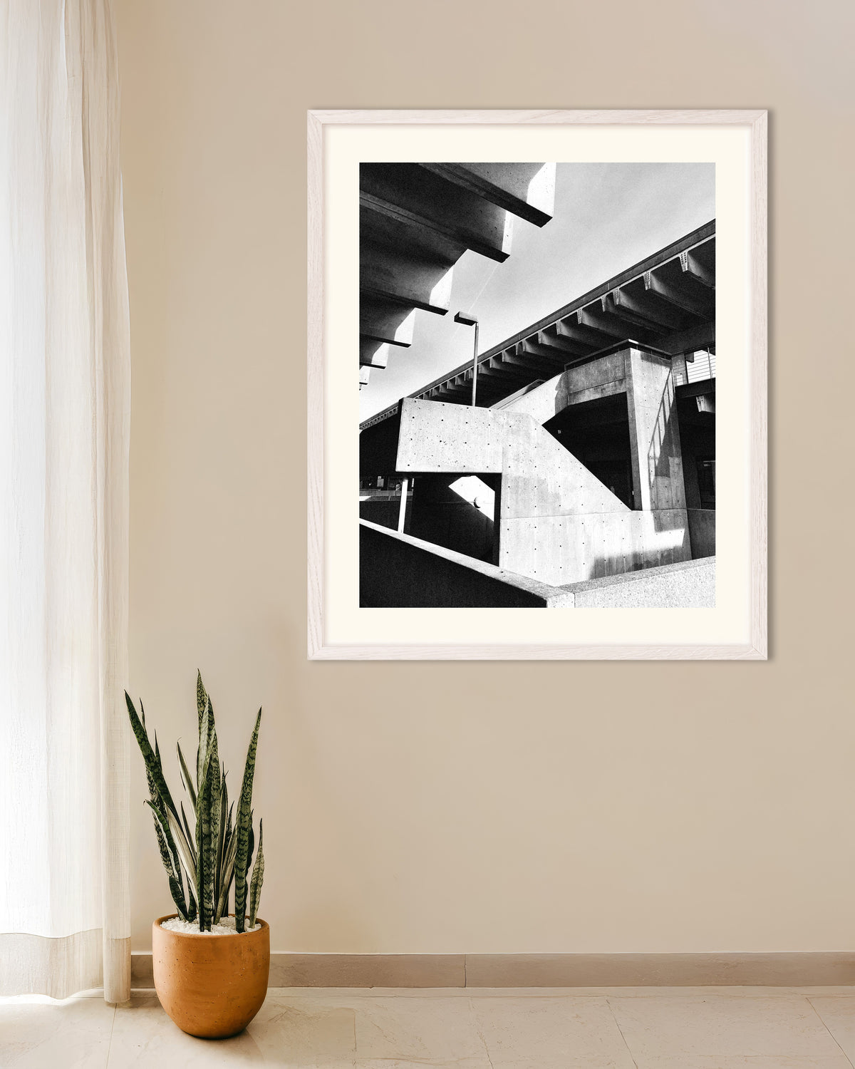 Plakat «Betongtrapper i sollys» med hvit treramme