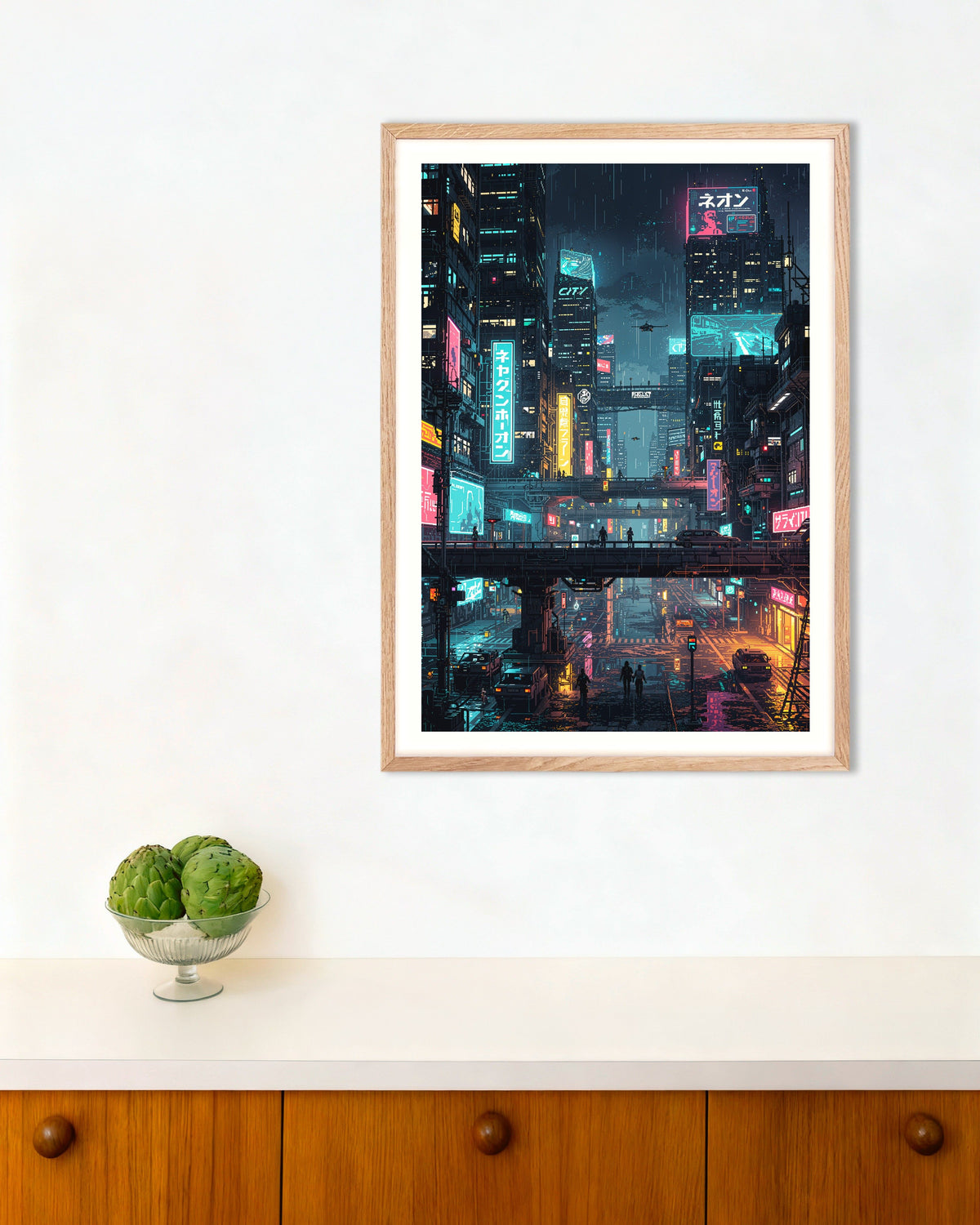 Poster av Japansk cyberpunkby i pikselkunst, med treramme i naturtre