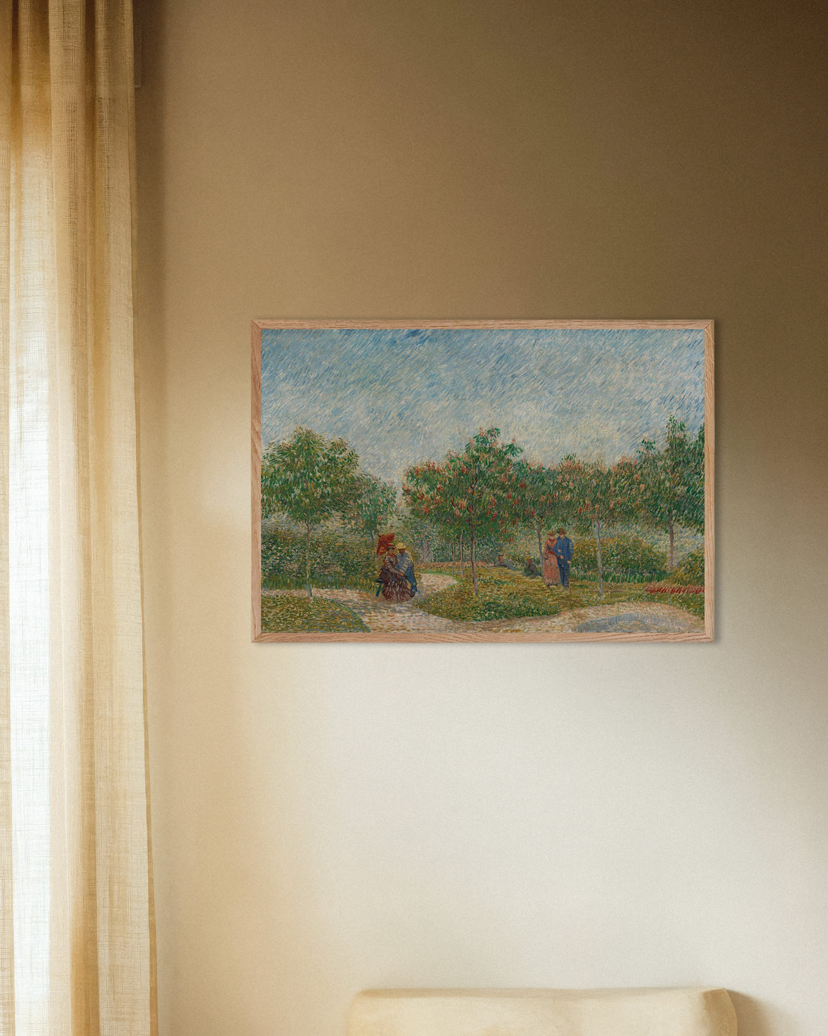Poster av Hage med kurtiserende par, Square Saint-Pierre (1887) av Vincent van Gogh, med ramme i naturtre
