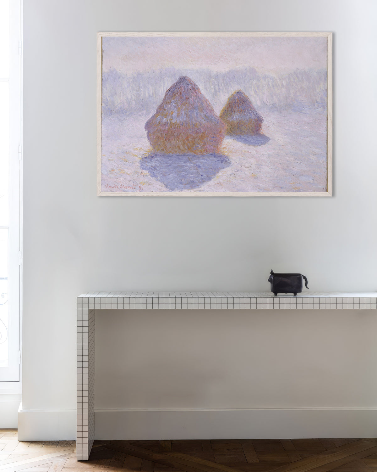 Plakat Kornstakker, snø og sol (1891) av Claude Monet med hvit treramme