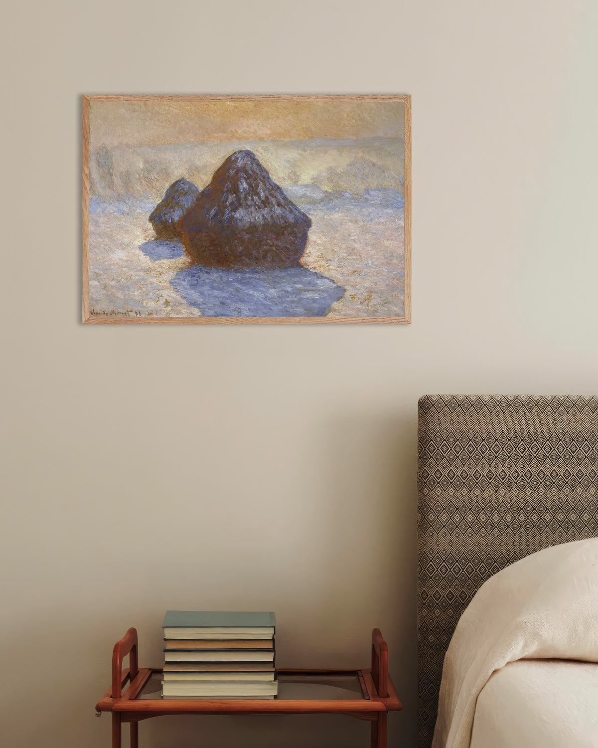 Plakat Kornstakker, snøeffekt (1891) av Claude Monet med ramme i naturtre