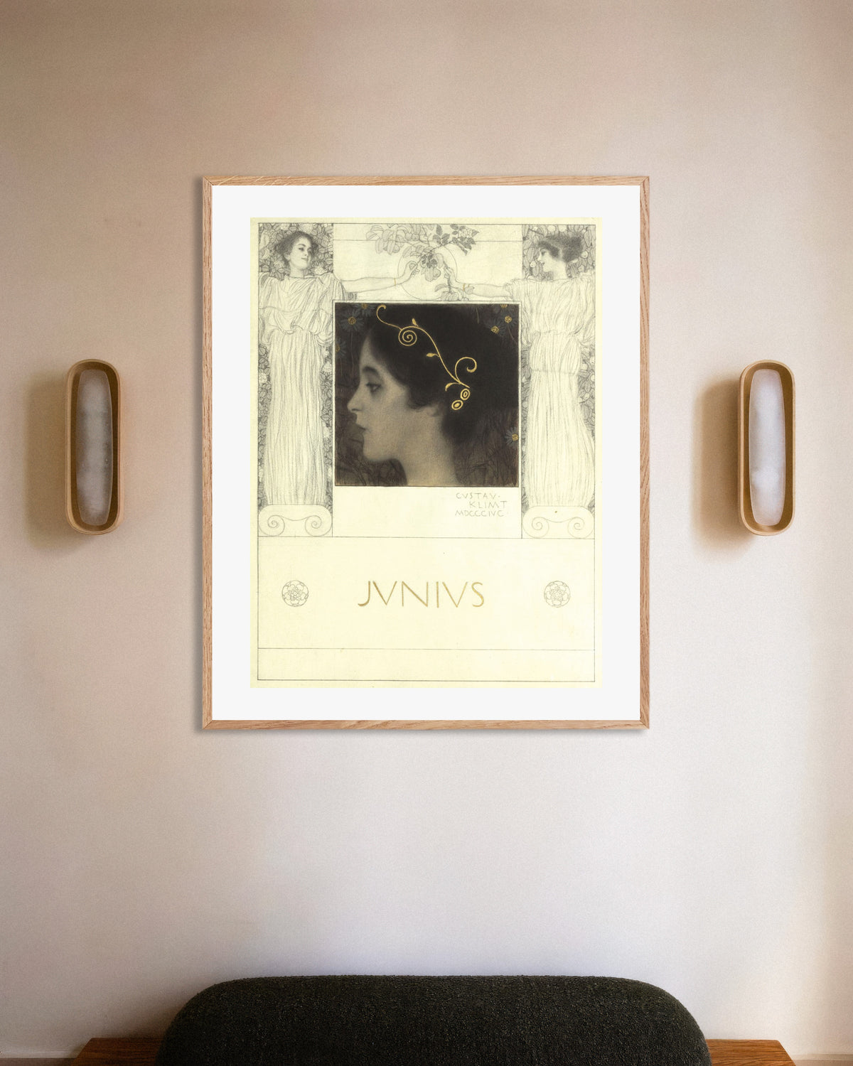 Plakat Junius (1896) av Gustav Klimt med ramme i naturtre