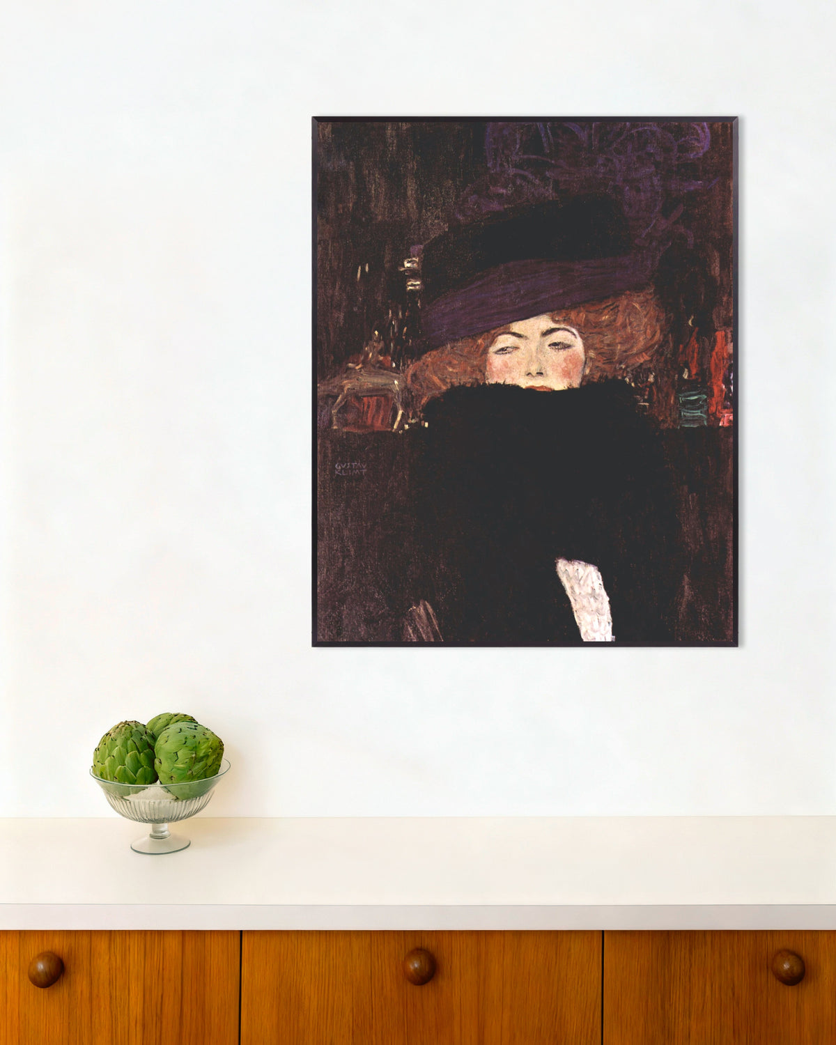 Poster av Dame med hatt og fjærboa (1909) av Gustav Klimt, med metallramme