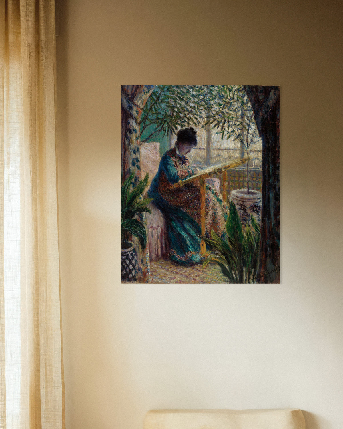 Plakat Madame Monet broderer (1875) av Claude Monet
