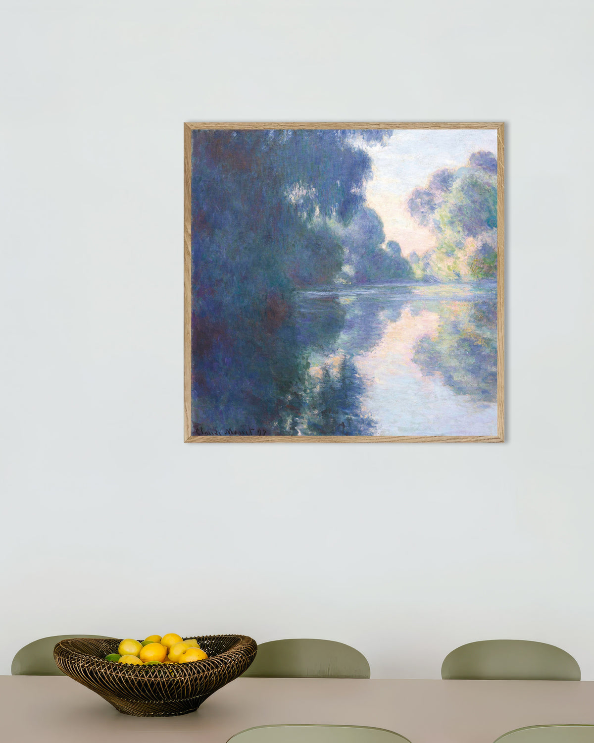 Plakat Morgen på Seinen (1897) av Claude Monet med ramme i naturtre