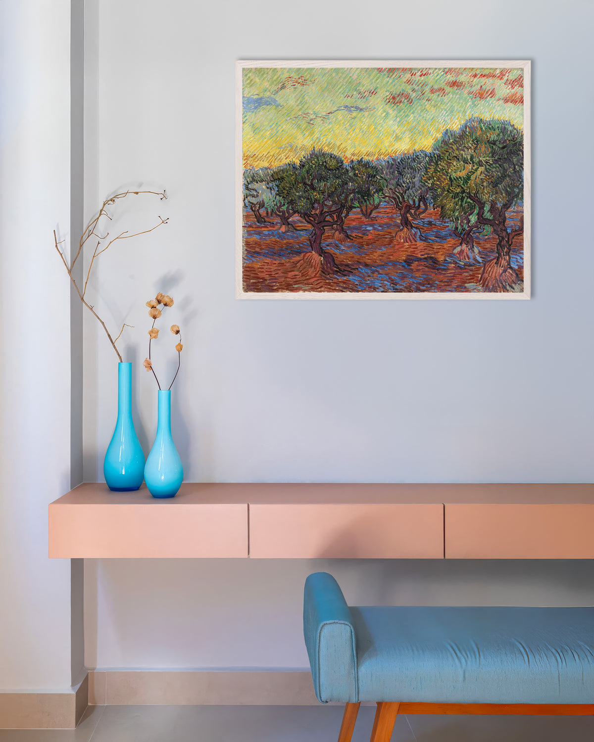 Poster med Oliventrær med oransje himmel (1889) av Vincent van Gogh, med hvit treramme