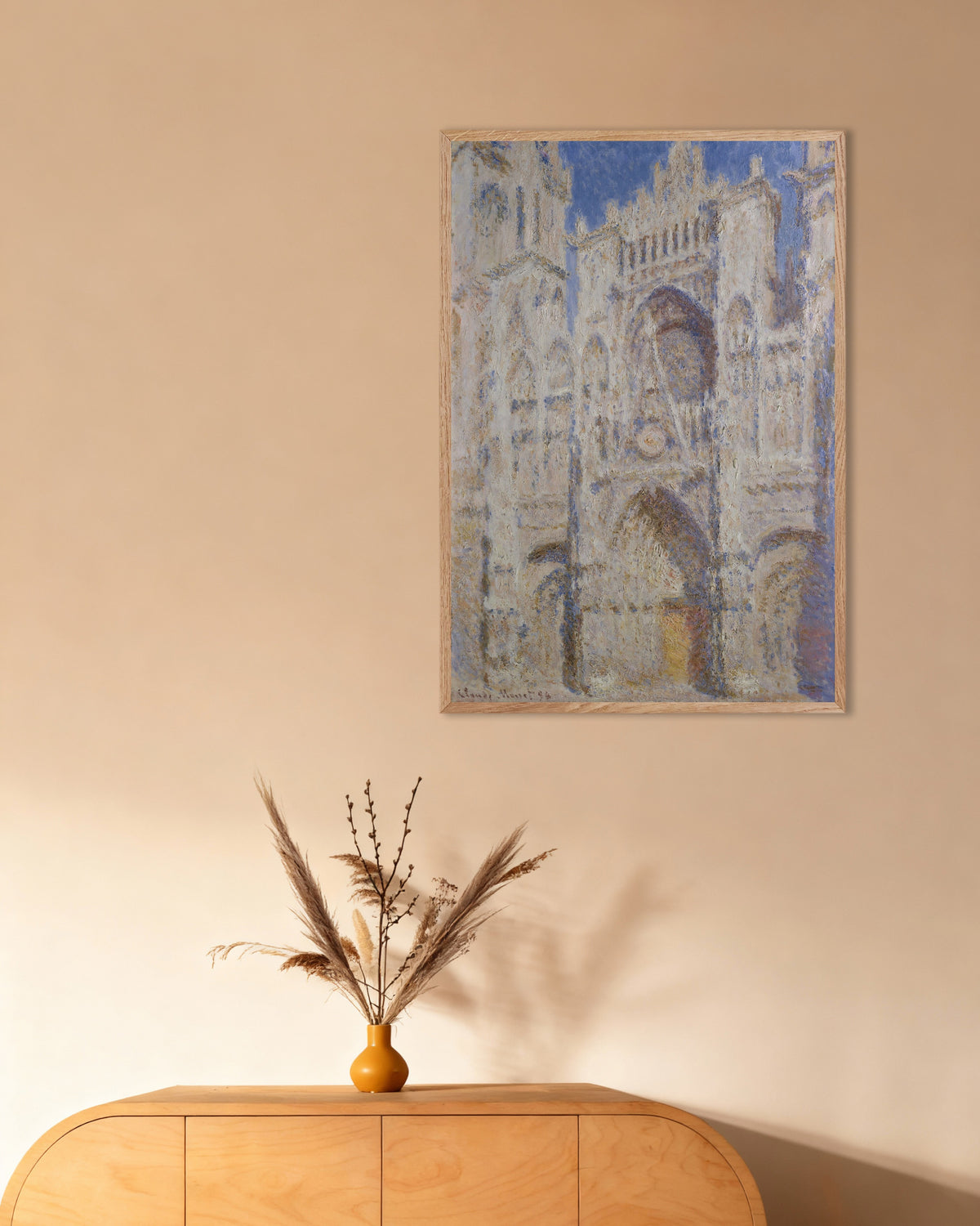 Plakat Katedralen i Rouen, portalen i sollys (1894) av Claude Monet med ramme i naturtre