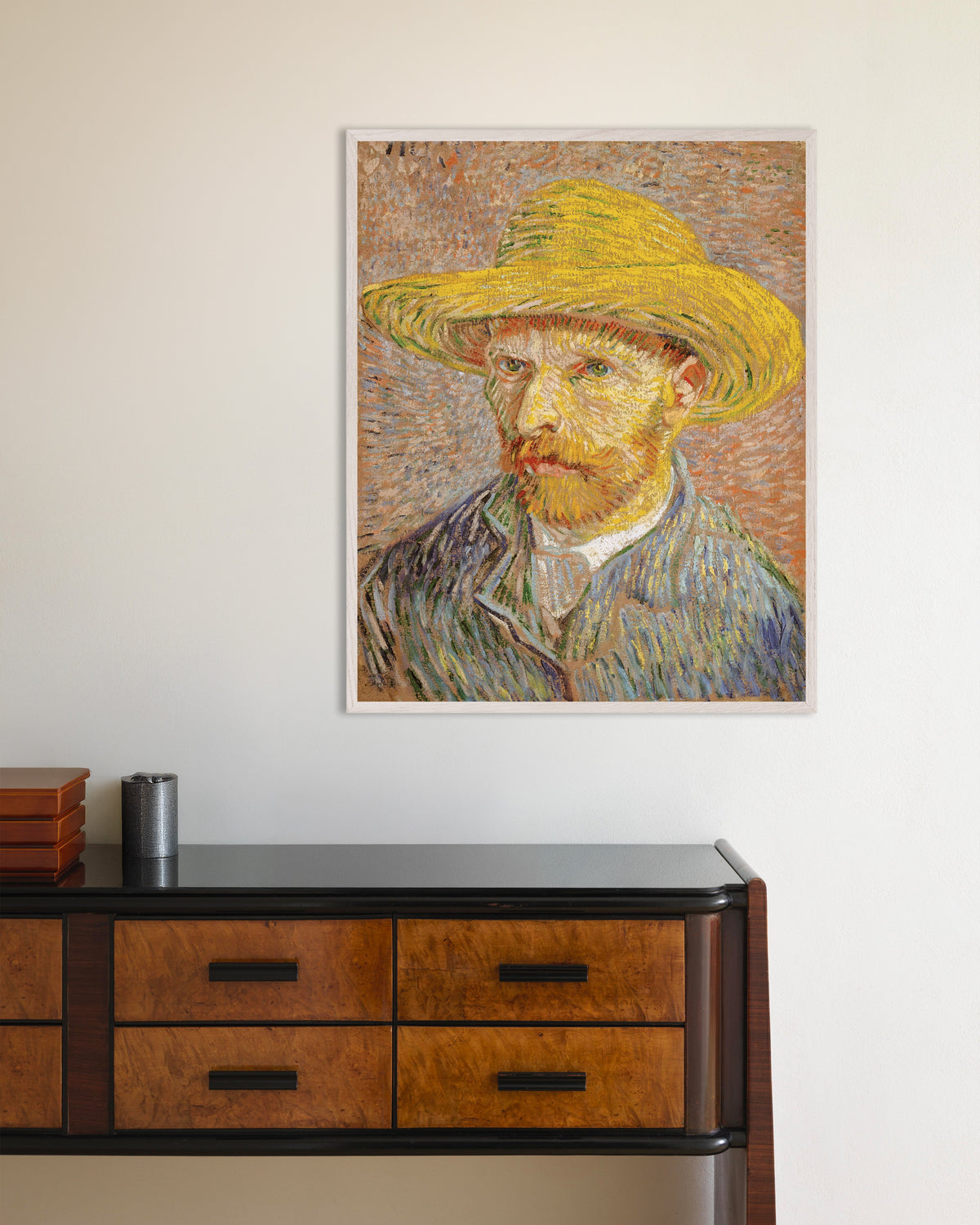 Poster av Selvportrett med stråhatt mot oransje bakgrunn (1887) av Vincent van Gogh, med hvit treramme