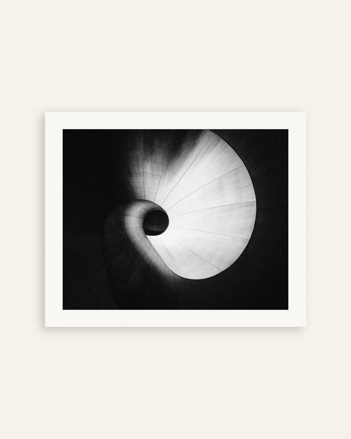 Plakat «Spiraltrapp sett nedenfra», miniatyrbilde