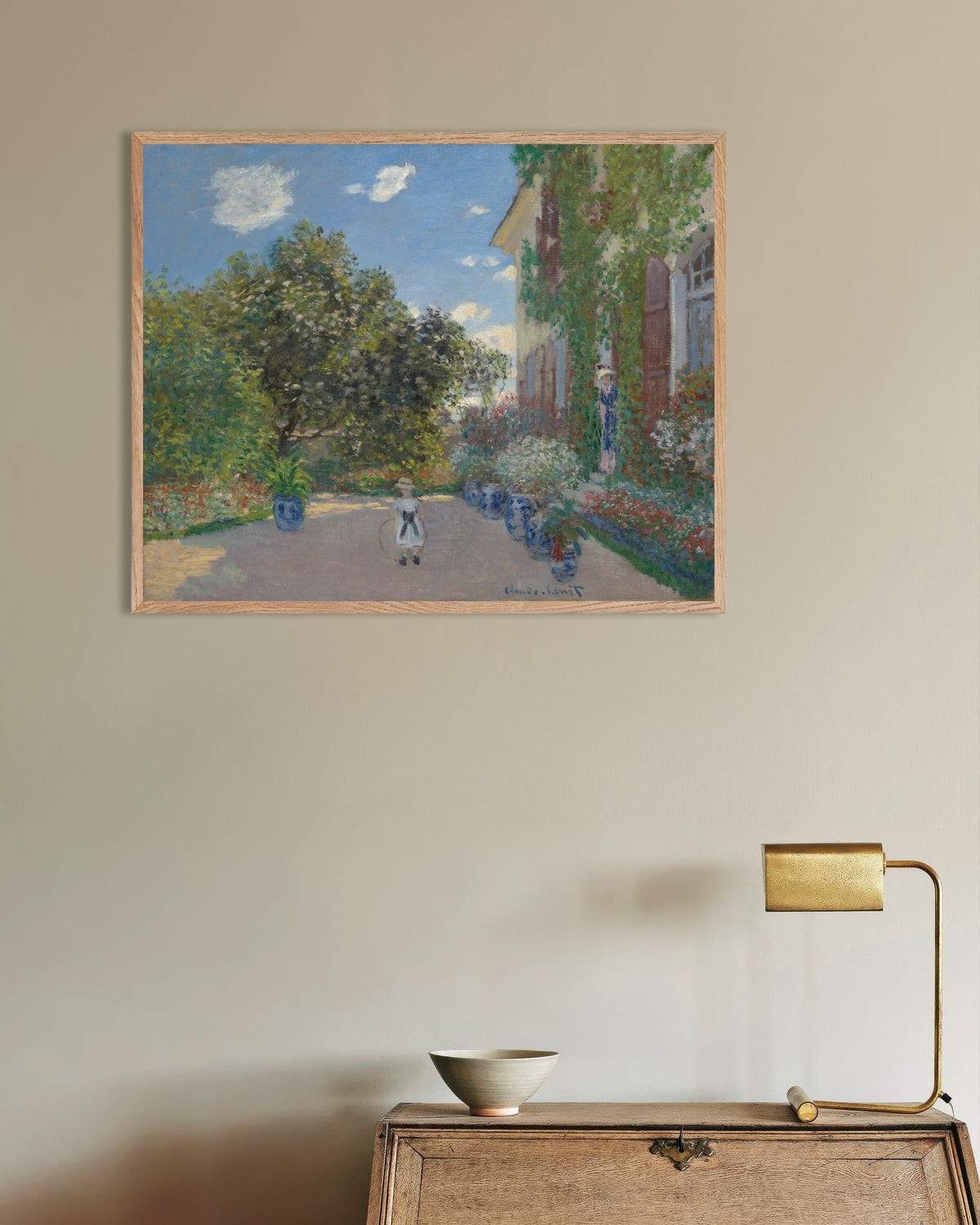 Plakat Kunstnerens hus i Argenteuil (1873) av Claude Monet med ramme i naturtre