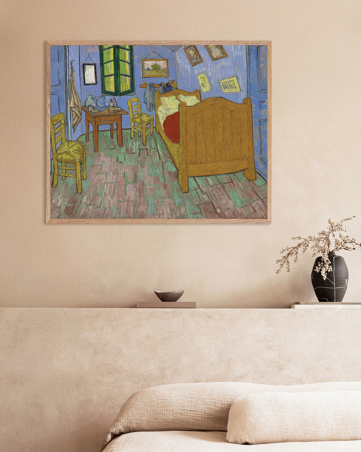 Poster av Soverommet, Saint-Rémy-versjonen (1889) av Vincent van Gogh, med ramme i naturtre