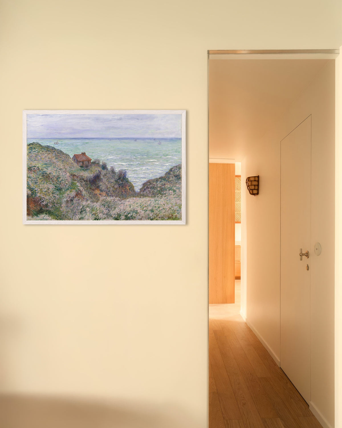 Plakat Tollbetjentens hytte (1882) av Claude Monet med hvit treramme