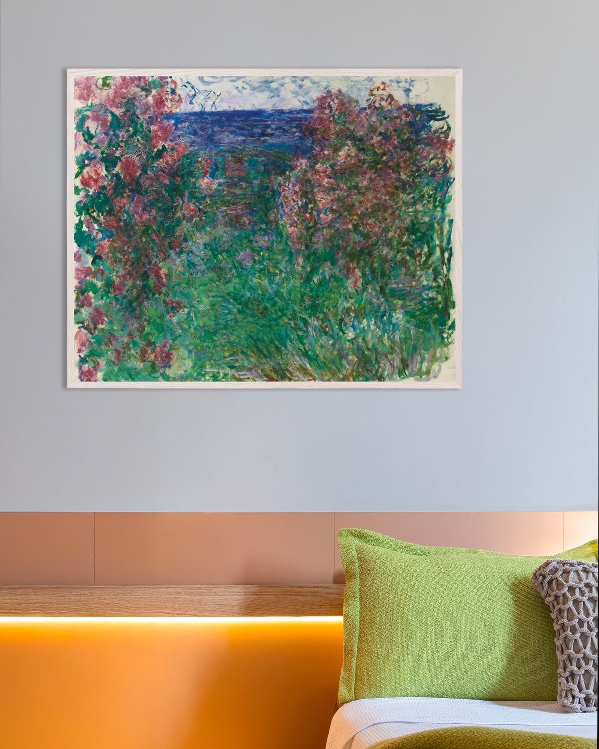 Plakat Huset blant rosene (ca. 1925) av Claude Monet med hvit treramme