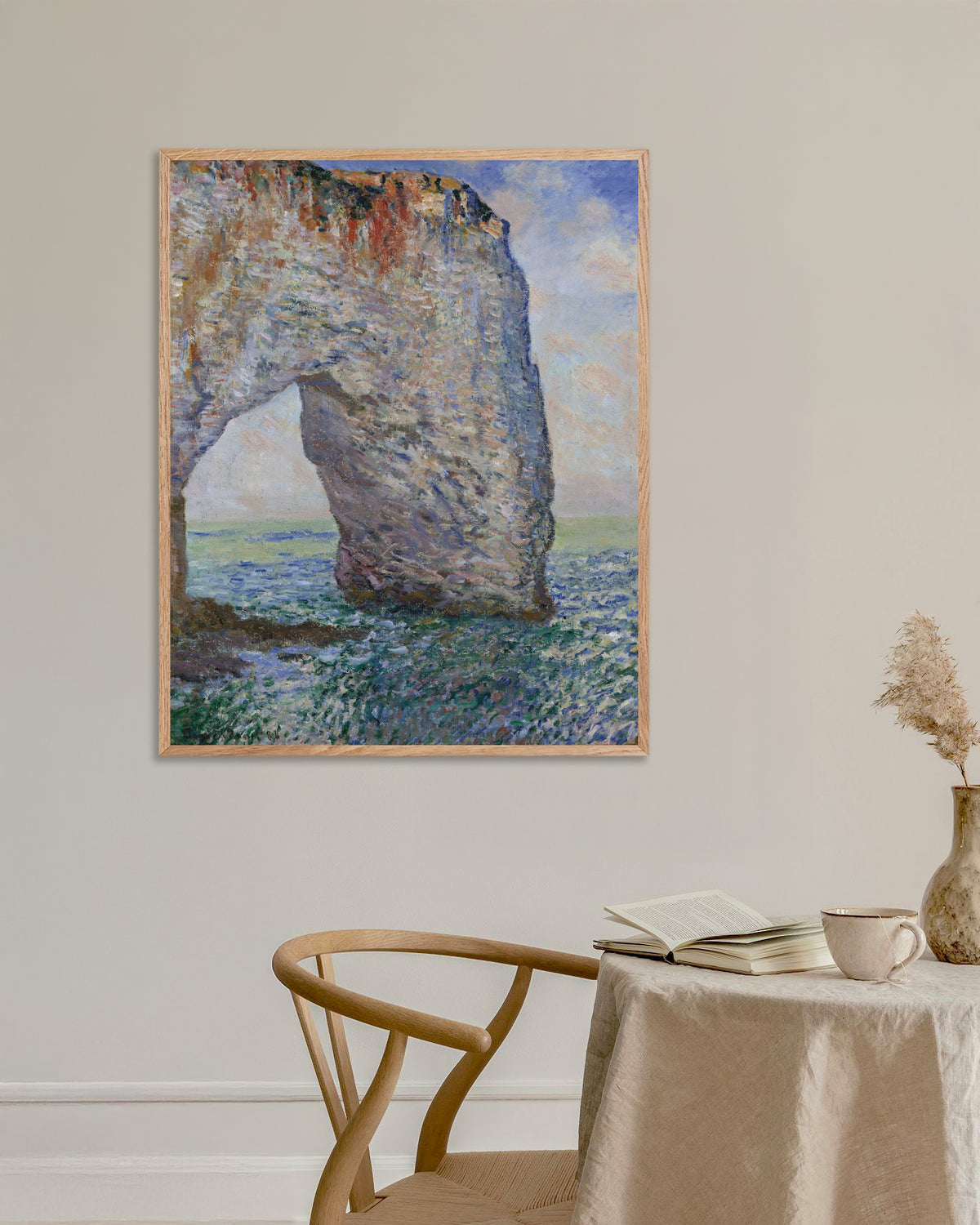 Plakat Manneporte ved Étretat (1886) av Claude Monet med ramme i naturtre